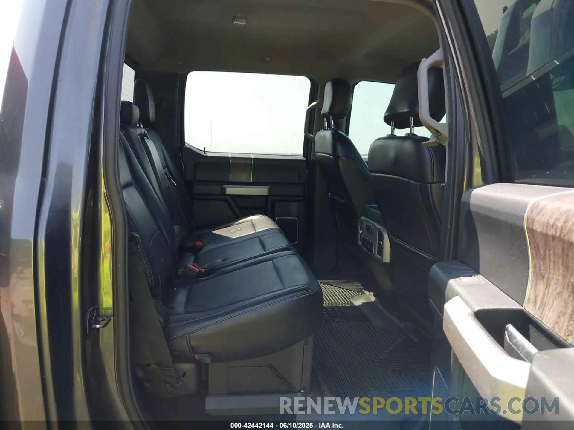 8 Photograph of a damaged car 1FT7W2BT9KED11352 FORD F-250 2019