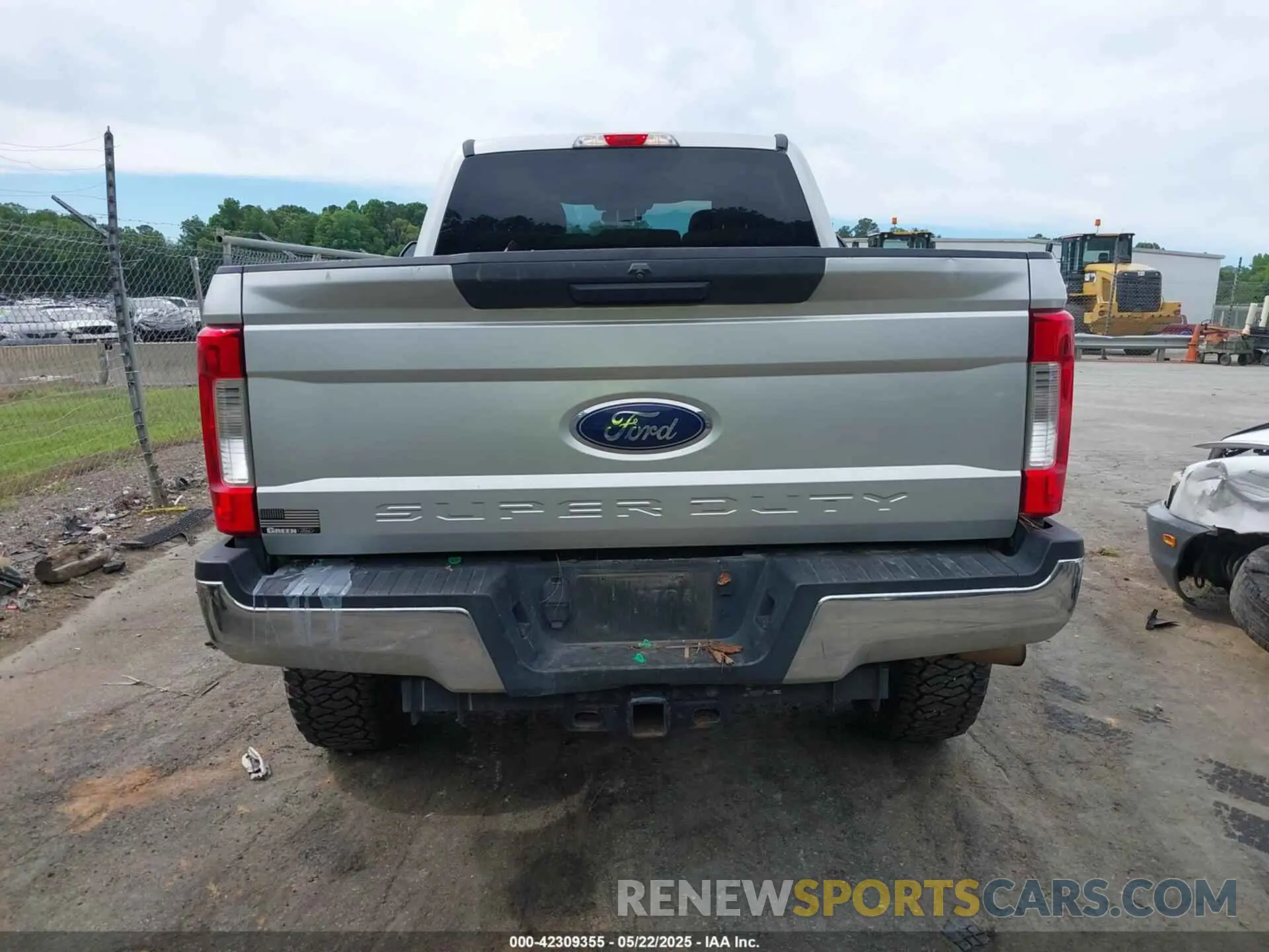 17 Photograph of a damaged car 1FT7W2BT9KEE35217 FORD F-250 2019