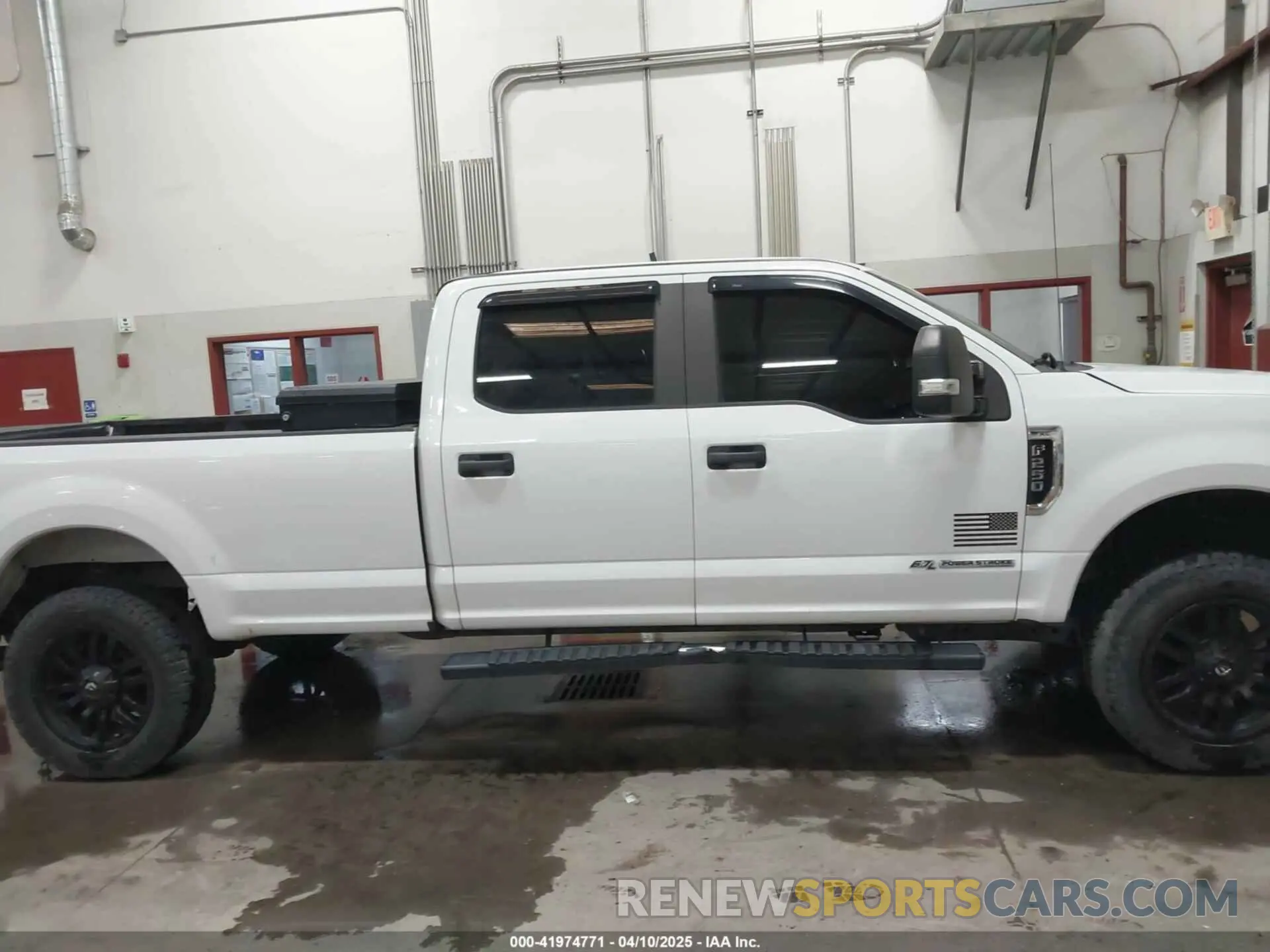 13 Photograph of a damaged car 1FT7W2BTXKEC83691 FORD F-250 2019