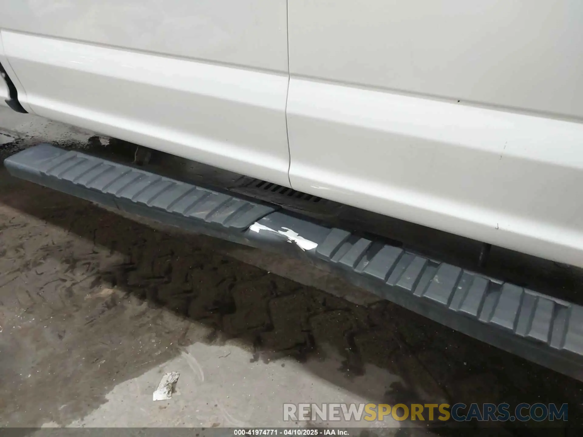 18 Photograph of a damaged car 1FT7W2BTXKEC83691 FORD F-250 2019