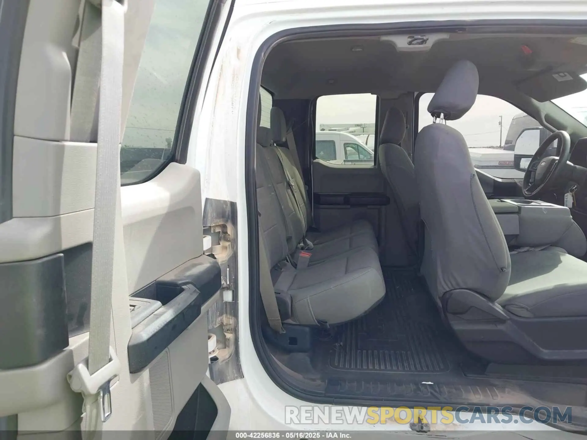 8 Photograph of a damaged car 1FT7X2B60KED51908 FORD F-250 2019