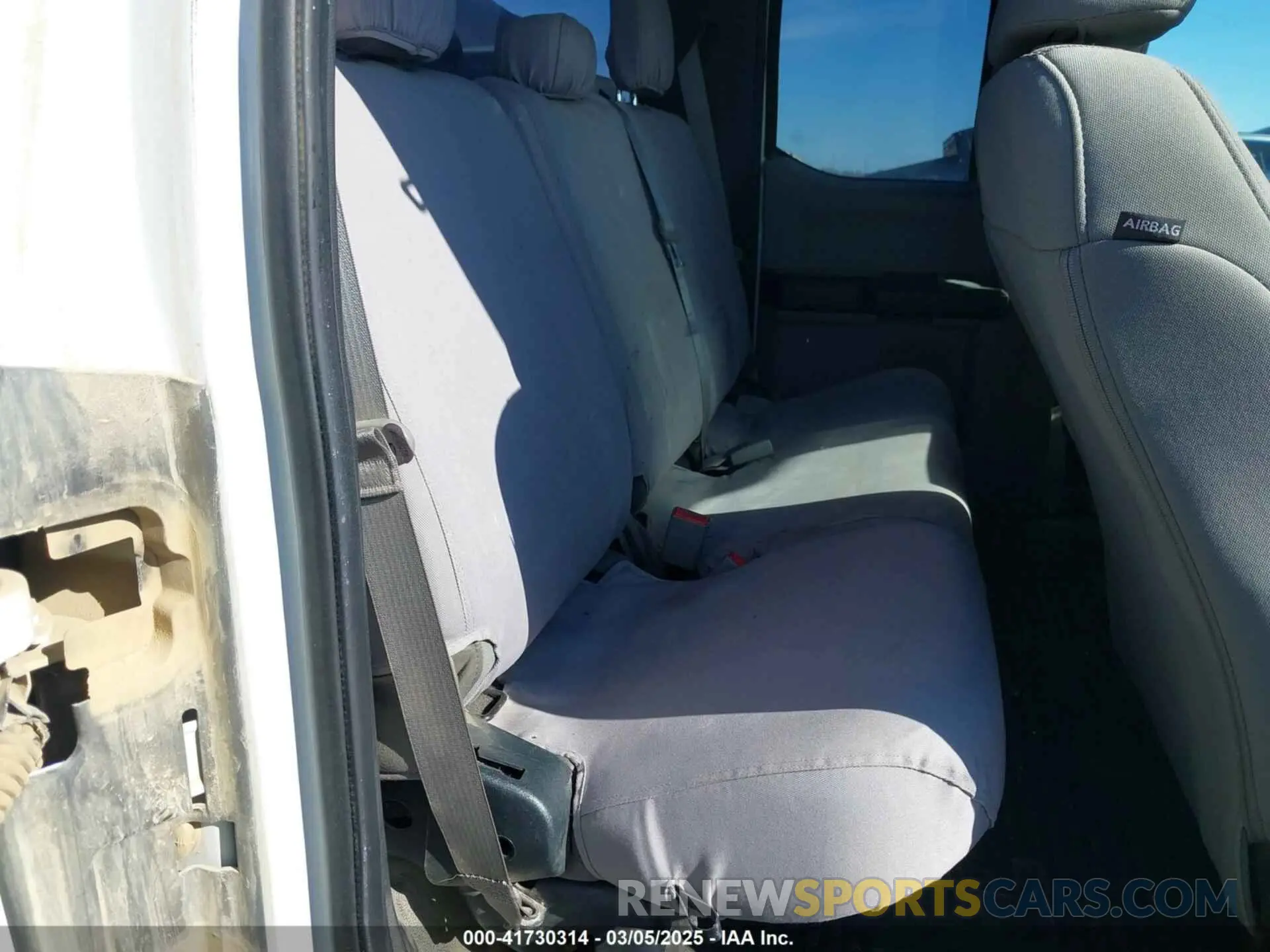 8 Photograph of a damaged car 1FT7X2B60KEF82968 FORD F-250 2019