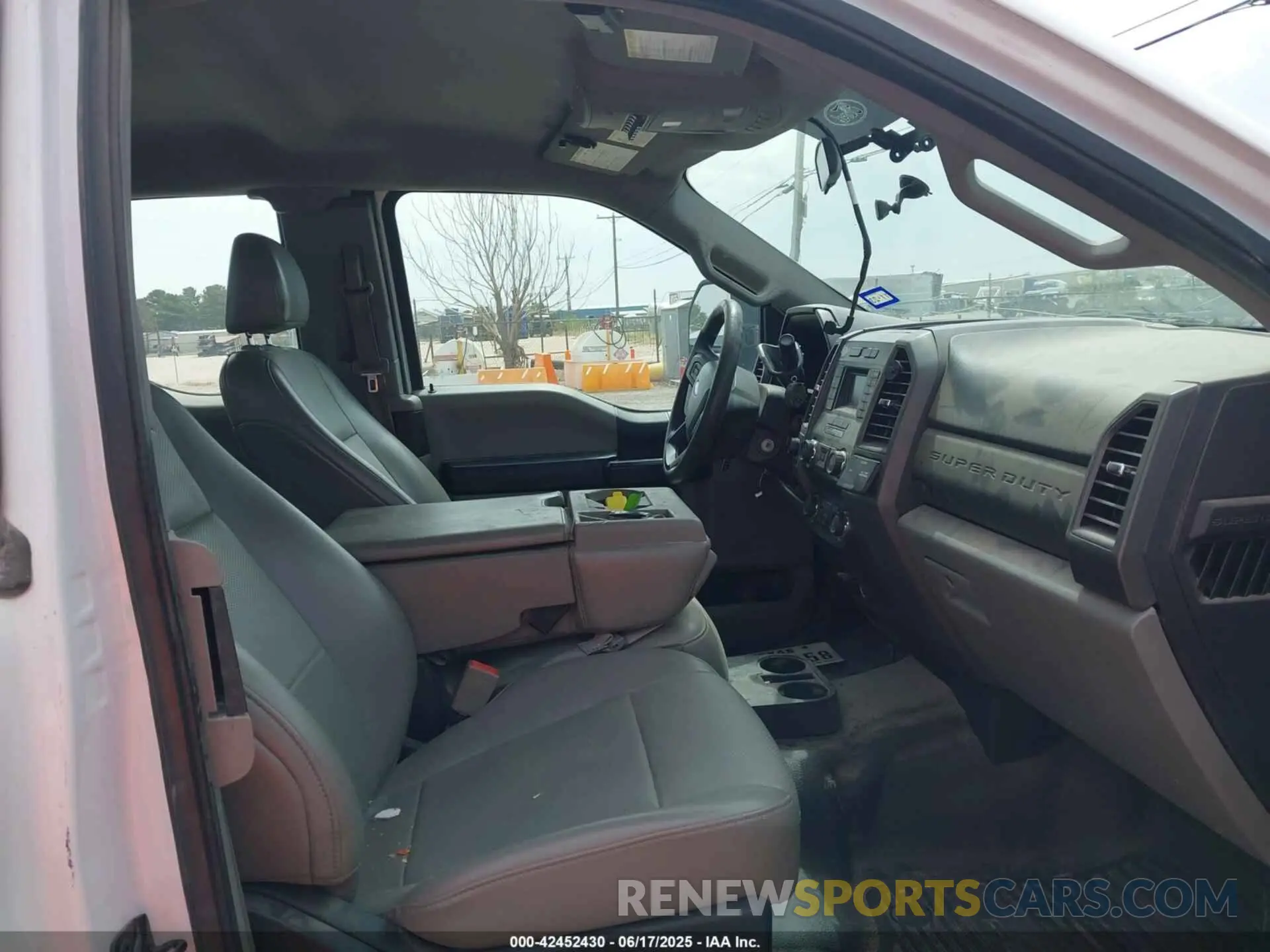 5 Photograph of a damaged car 1FT7X2B62KEG56083 FORD F-250 2019