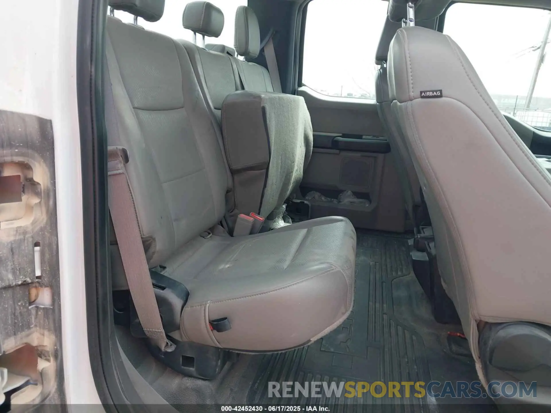 8 Photograph of a damaged car 1FT7X2B62KEG56083 FORD F-250 2019