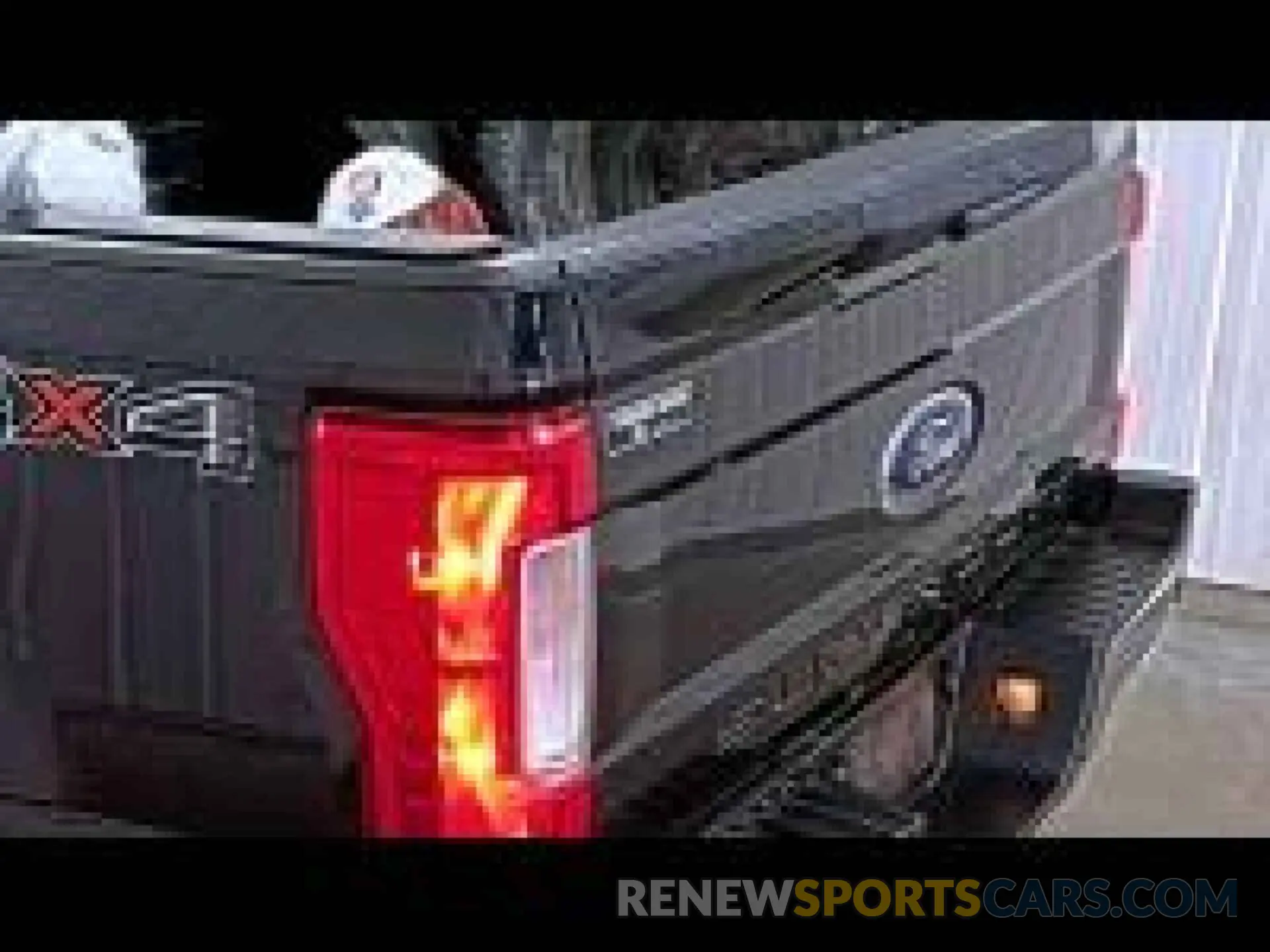 18 Photograph of a damaged car 1FT7X2B63KED15792 FORD F-250 2019