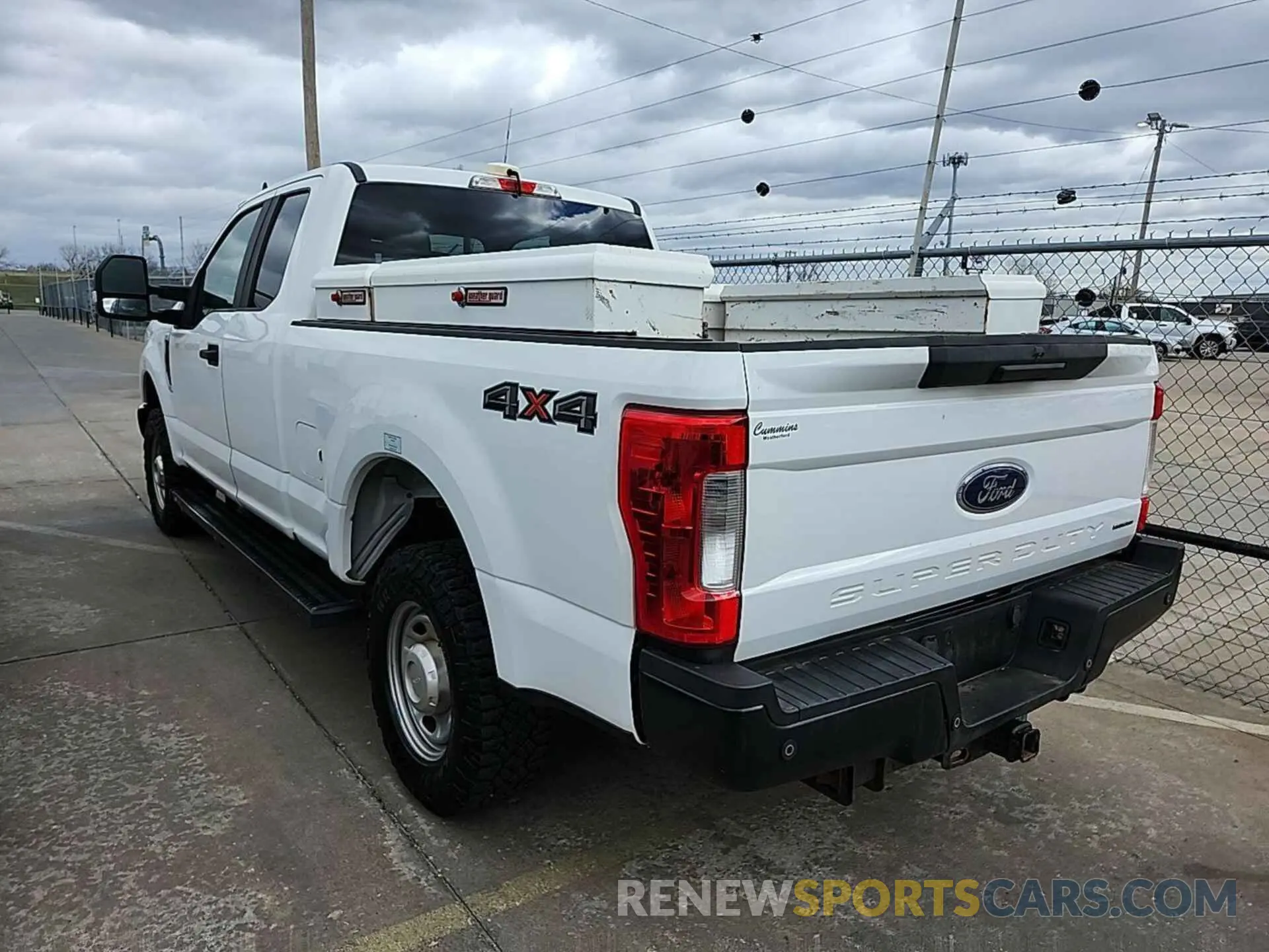 17 Photograph of a damaged car 1FT7X2B65KEF23074 FORD F-250 2019