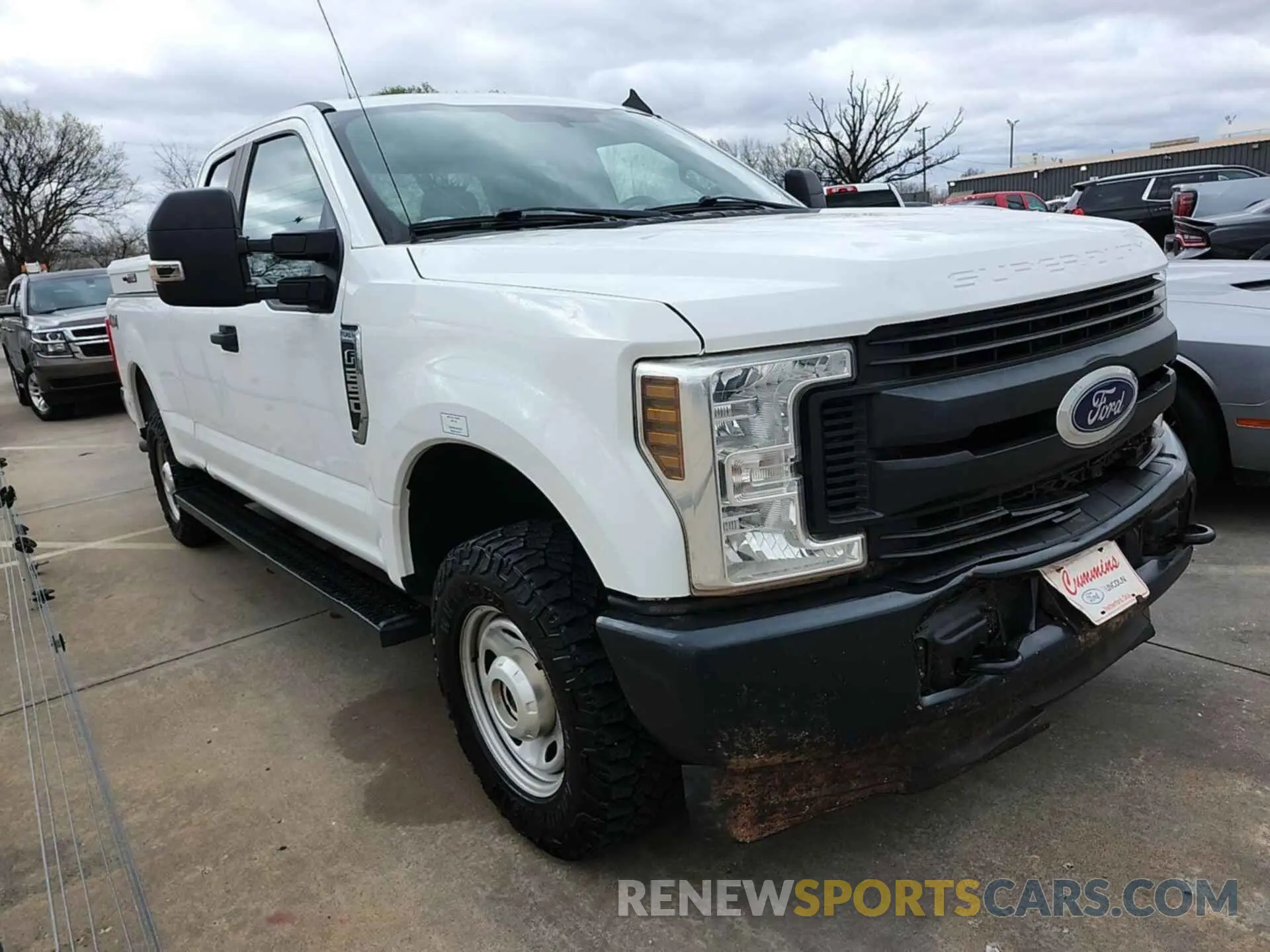 18 Photograph of a damaged car 1FT7X2B65KEF23074 FORD F-250 2019