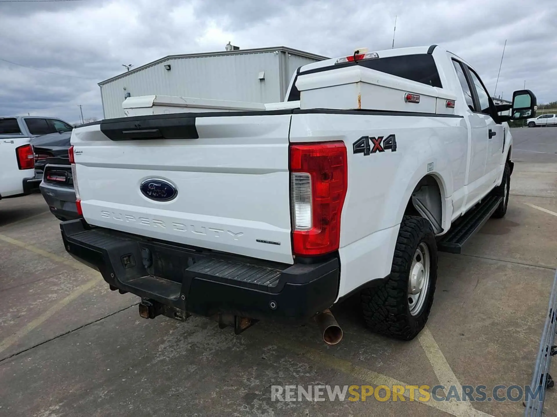 24 Photograph of a damaged car 1FT7X2B65KEF23074 FORD F-250 2019
