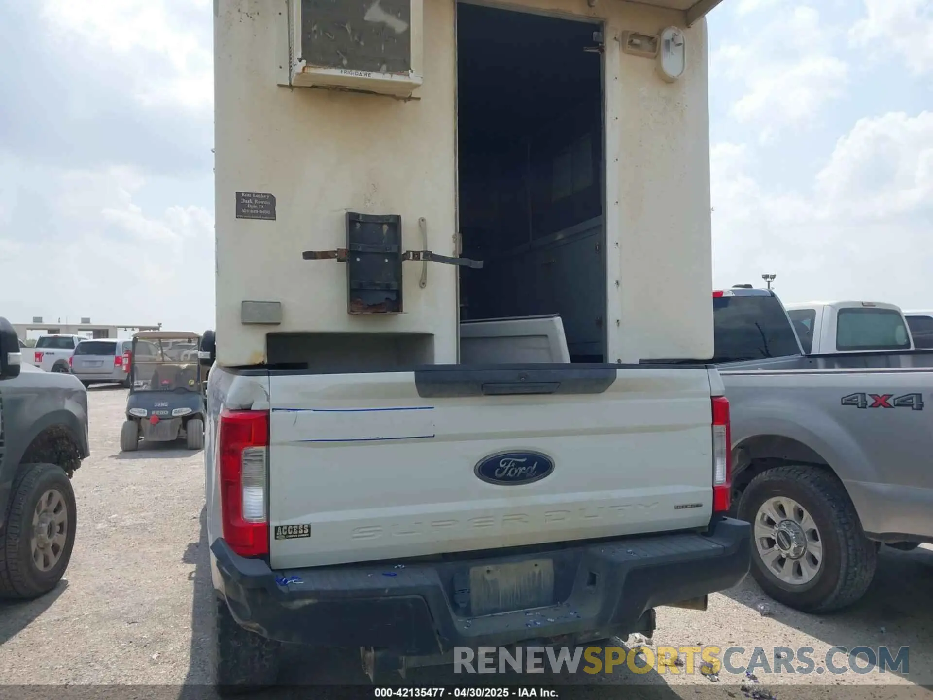 16 Photograph of a damaged car 1FT7X2B67KEC10592 FORD F-250 2019