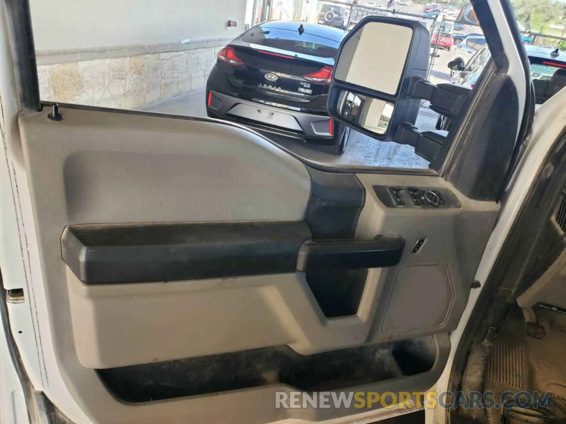 20 Photograph of a damaged car 1FT7X2B68KEE27486 FORD F-250 2019