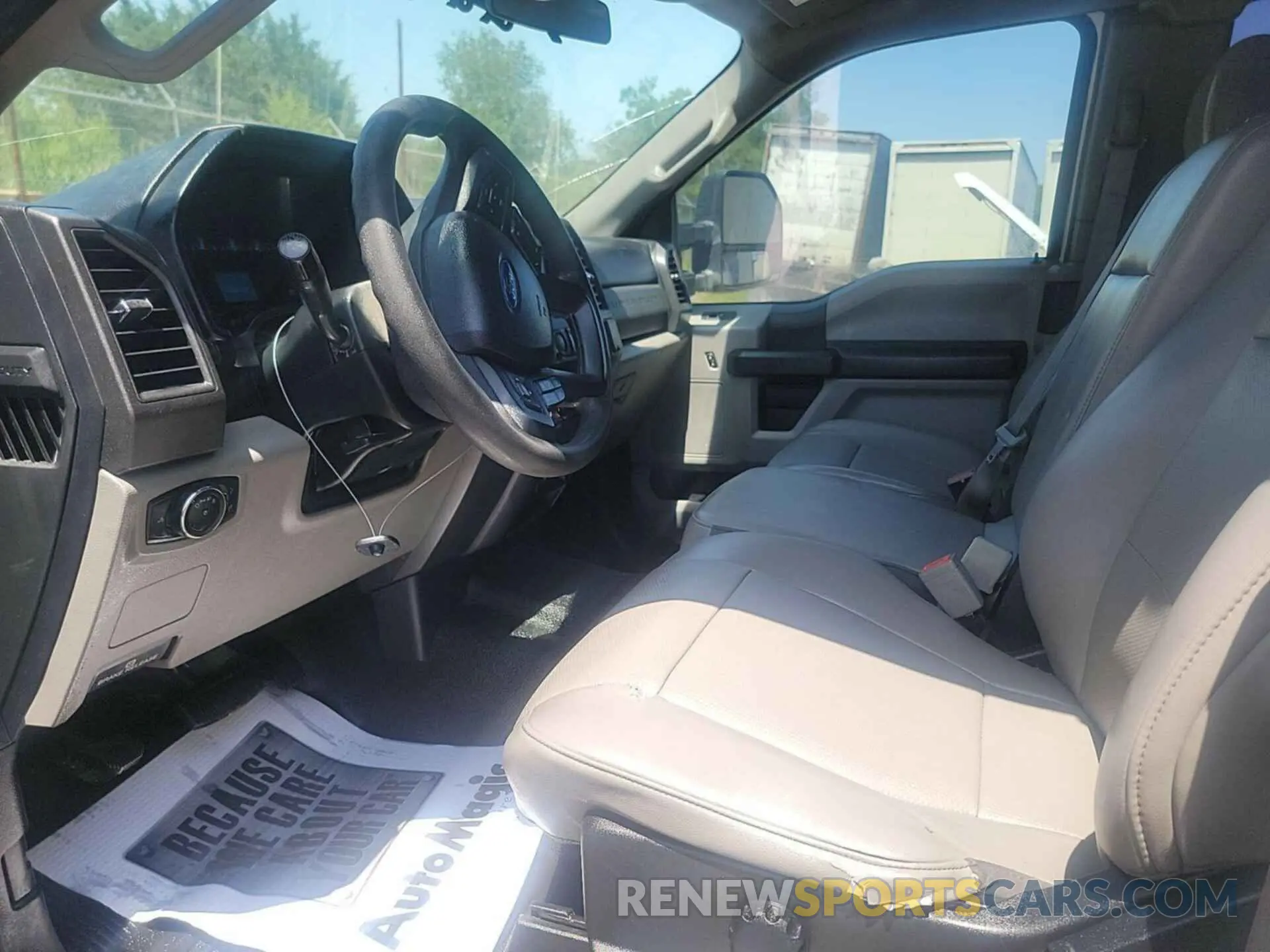 28 Photograph of a damaged car 1FT7X2B68KEE27486 FORD F-250 2019