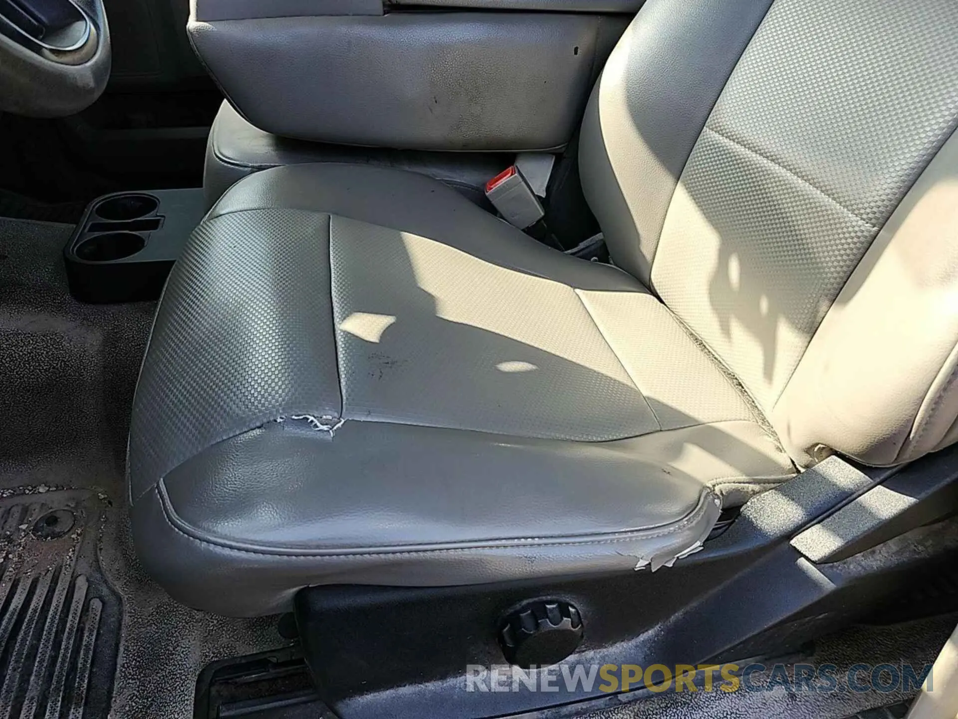 29 Photograph of a damaged car 1FT7X2B68KEE27486 FORD F-250 2019