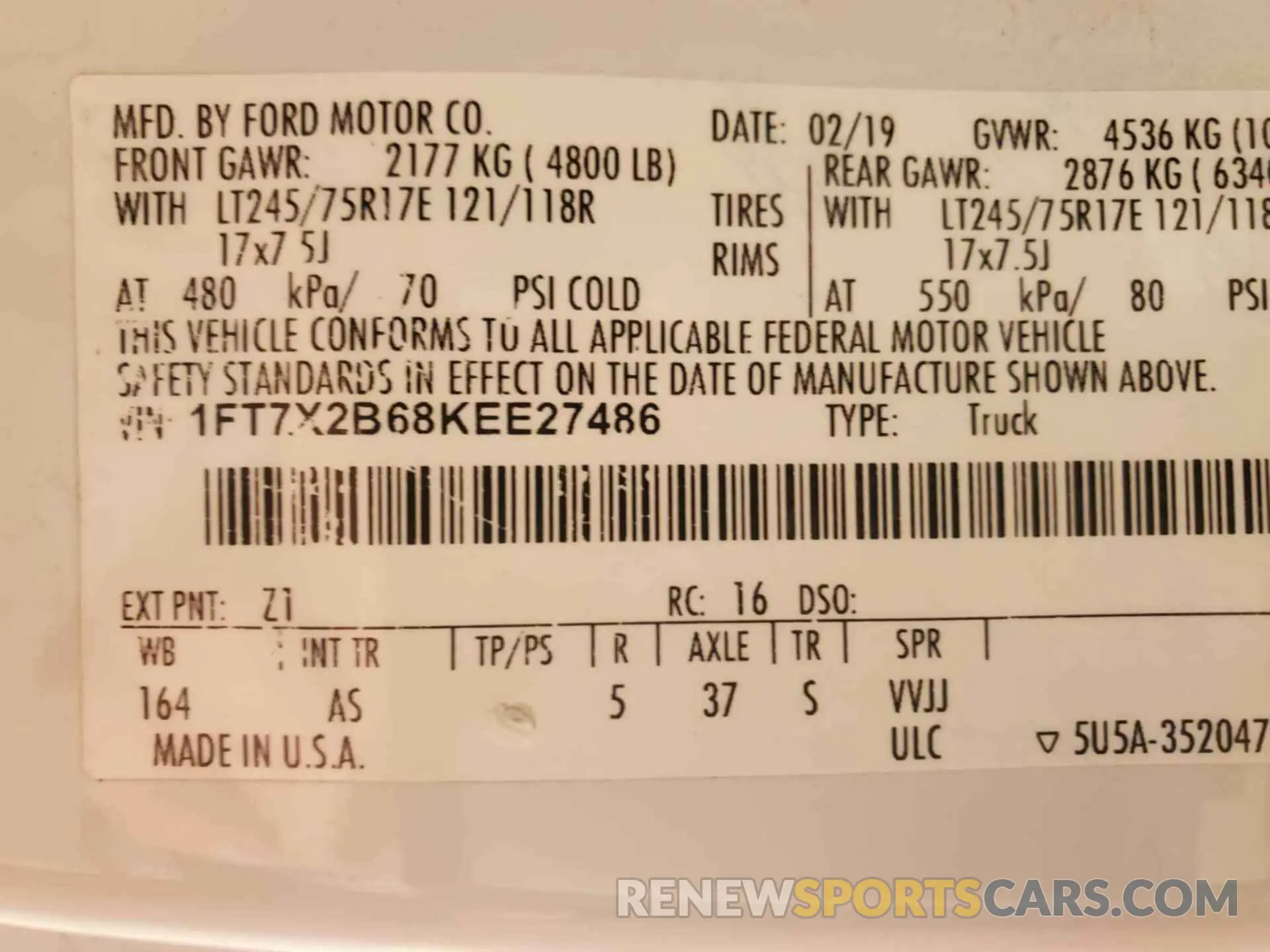 32 Photograph of a damaged car 1FT7X2B68KEE27486 FORD F-250 2019