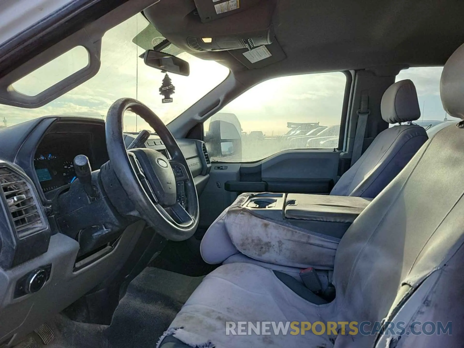 16 Photograph of a damaged car 1FT7X2B6XKED01341 FORD F-250 2019