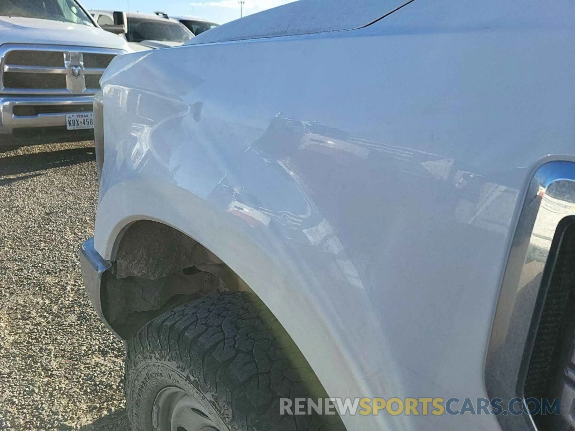 32 Photograph of a damaged car 1FT7X2B6XKED01341 FORD F-250 2019