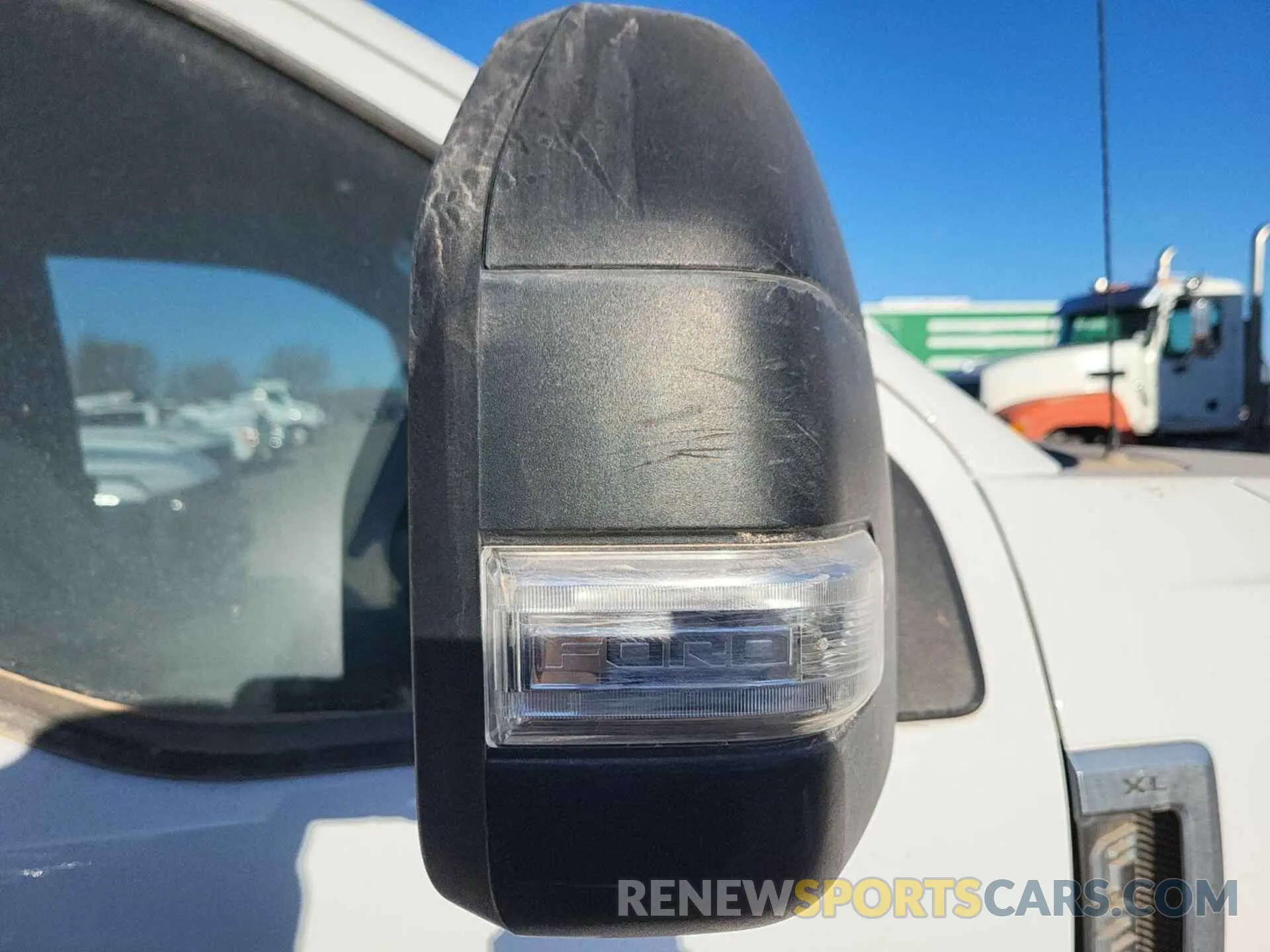 5 Photograph of a damaged car 1FT7X2B6XKED01341 FORD F-250 2019