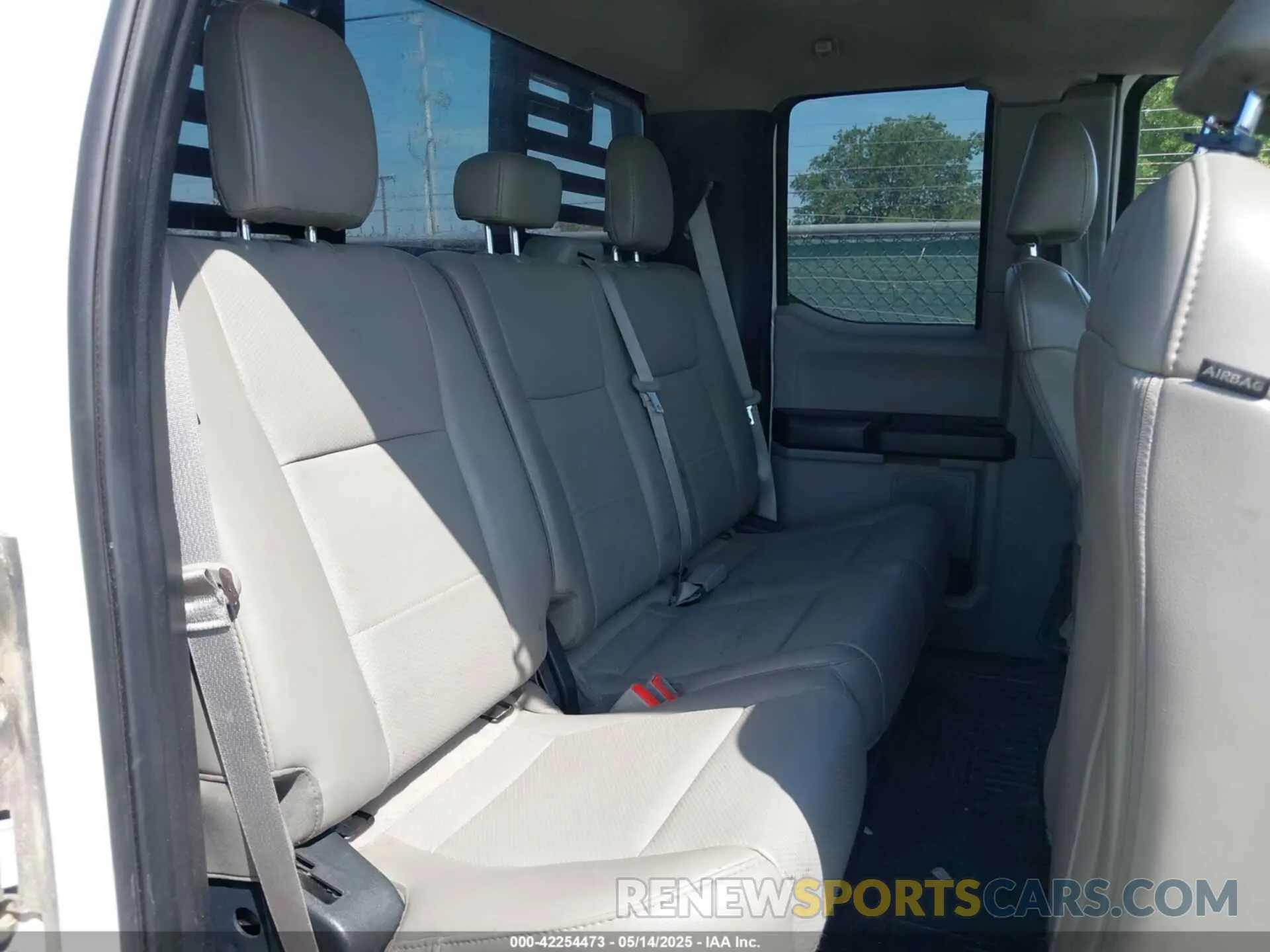 8 Photograph of a damaged car 1FT7X2BT5KEF76850 FORD F-250 2019