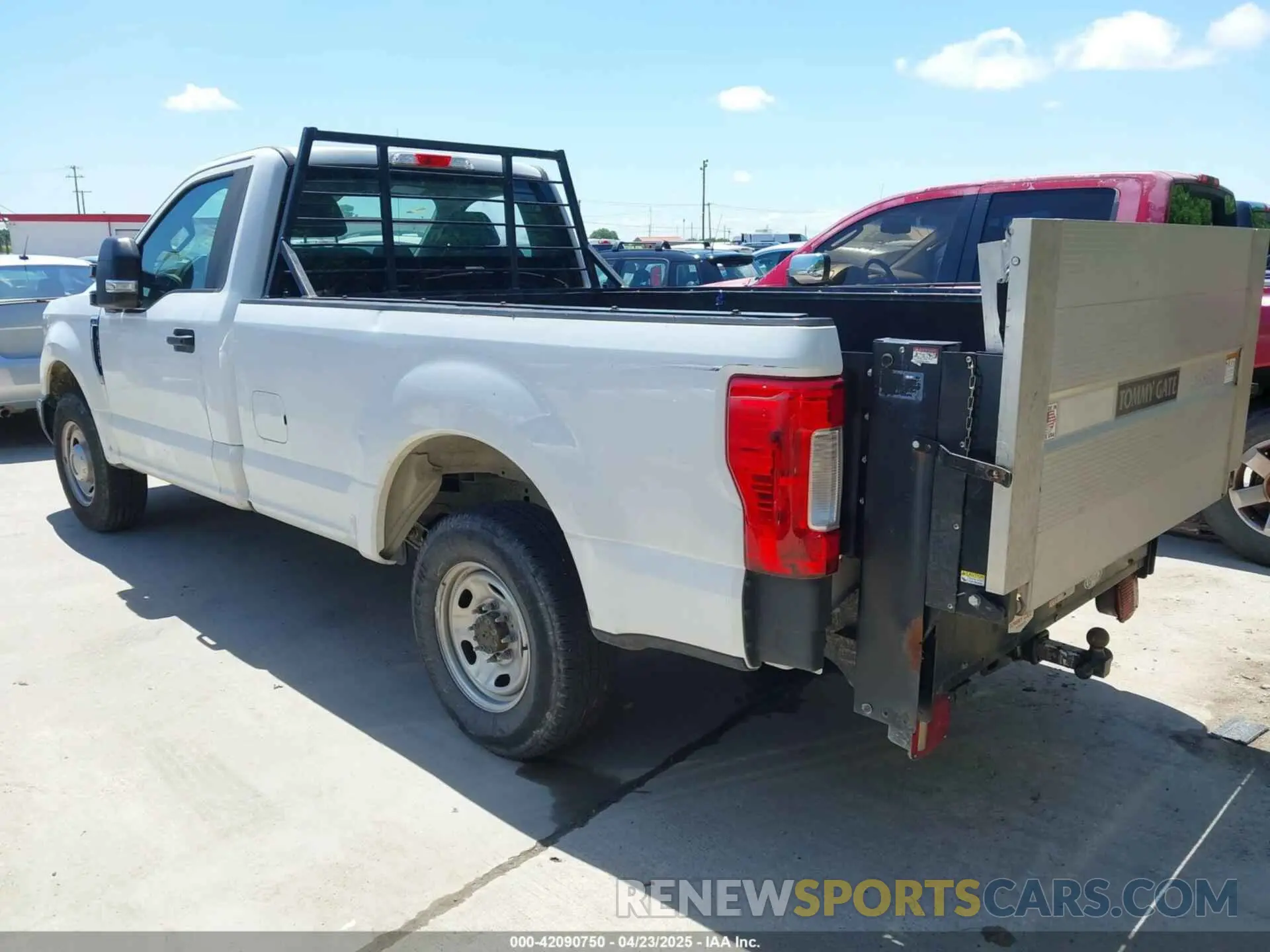 3 Photograph of a damaged car 1FTBF2A64KED15573 FORD F-250 2019