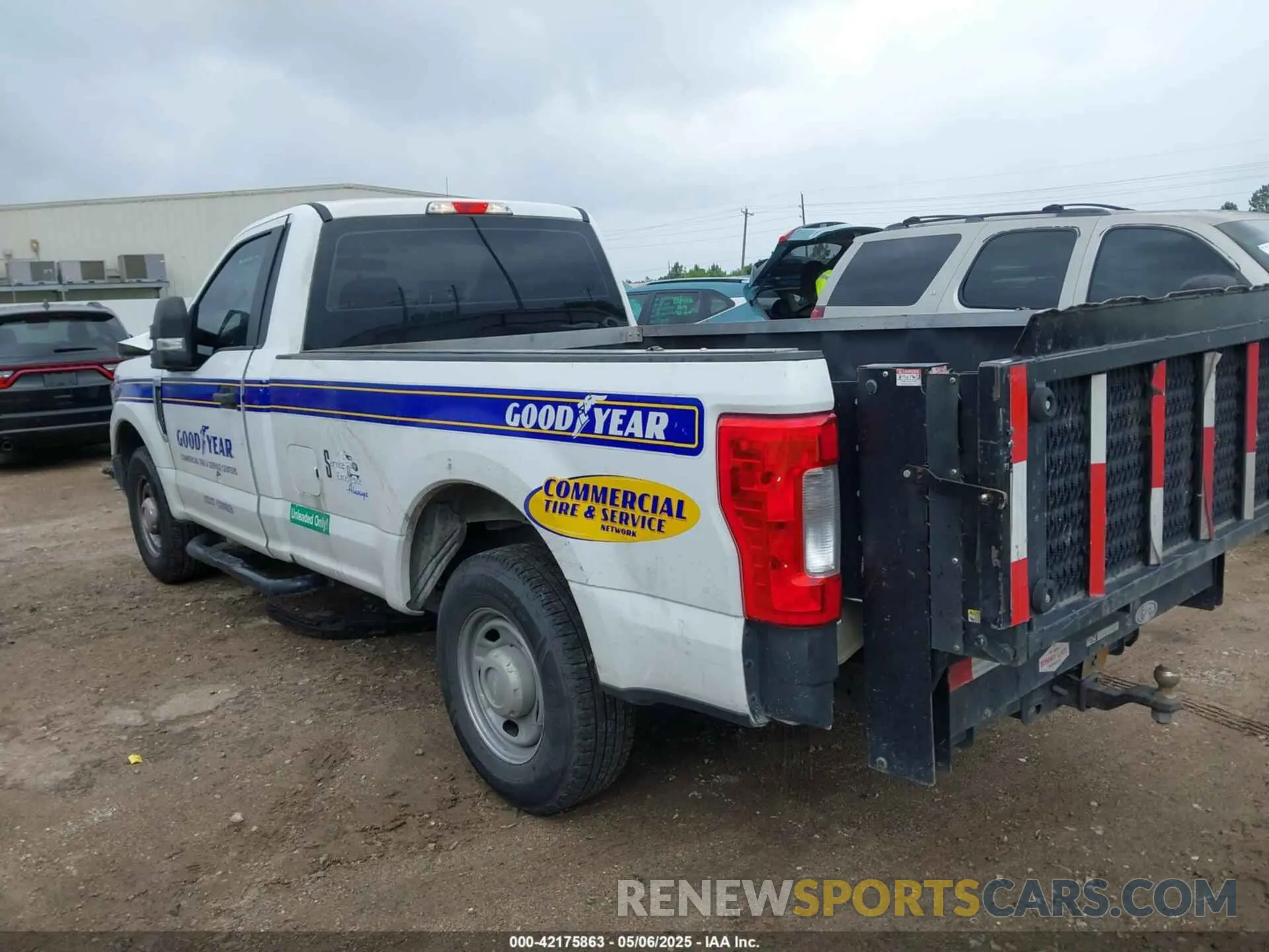 3 Photograph of a damaged car 1FTBF2A65KEC61863 FORD F-250 2019