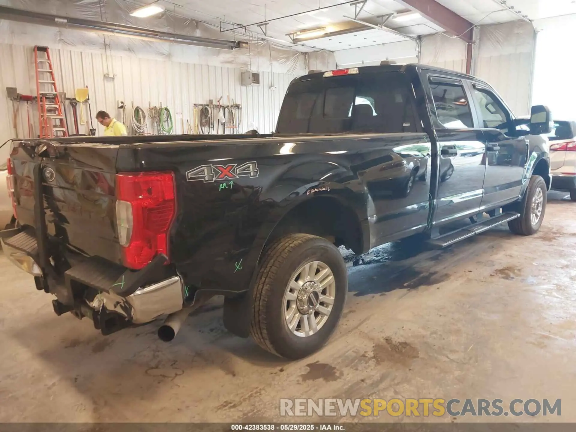 4 Photograph of a damaged car 1FT7W2B61LED31624 FORD F-250 2020