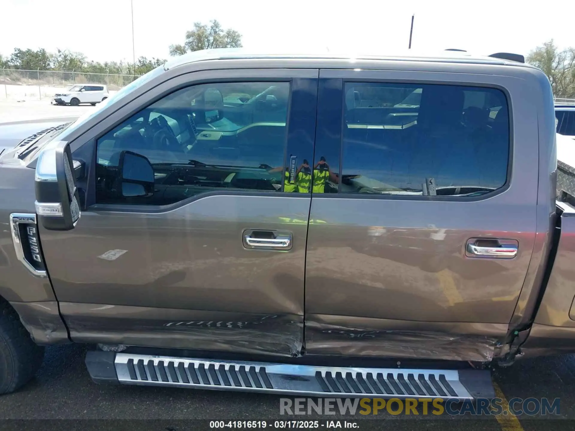 14 Photograph of a damaged car 1FT7W2B62LEE05827 FORD F-250 2020