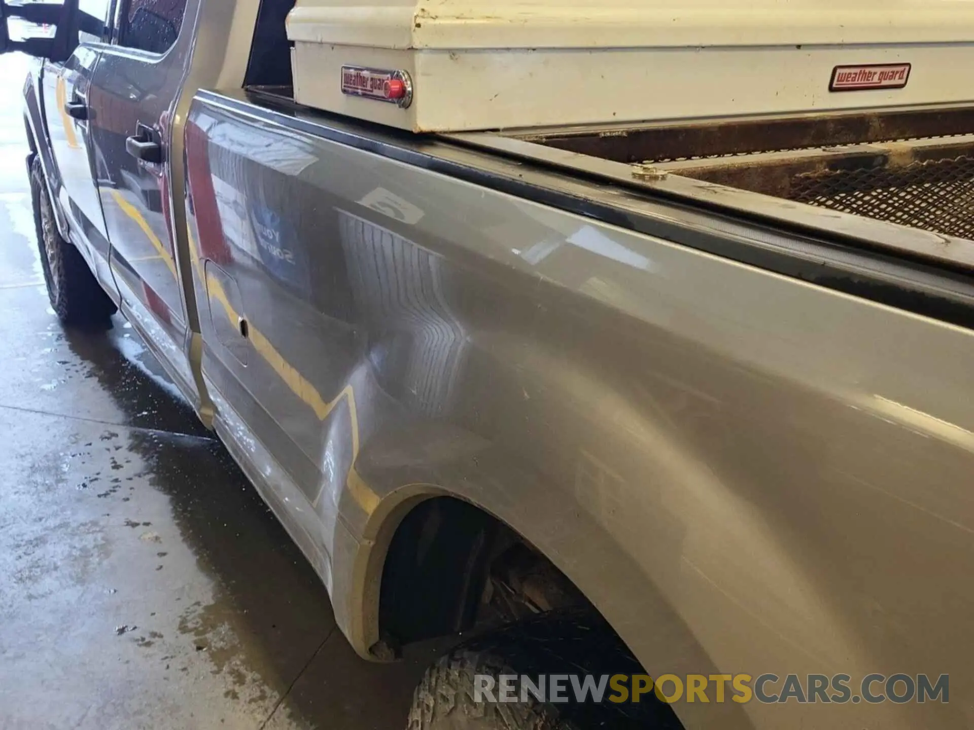 33 Photograph of a damaged car 1FT7W2B66LED71035 FORD F-250 2020