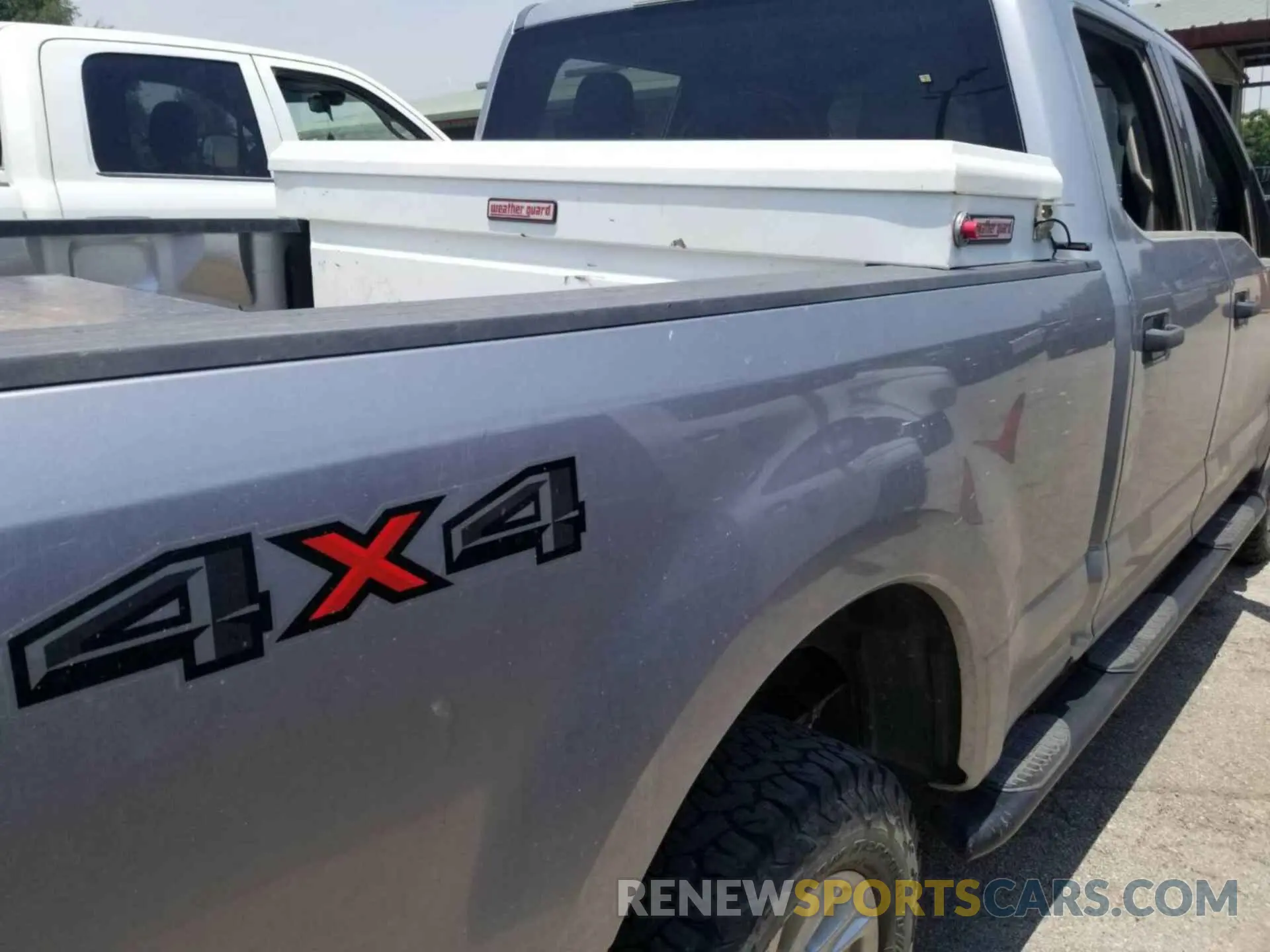 18 Photograph of a damaged car 1FT7W2B68LED41647 FORD F-250 2020