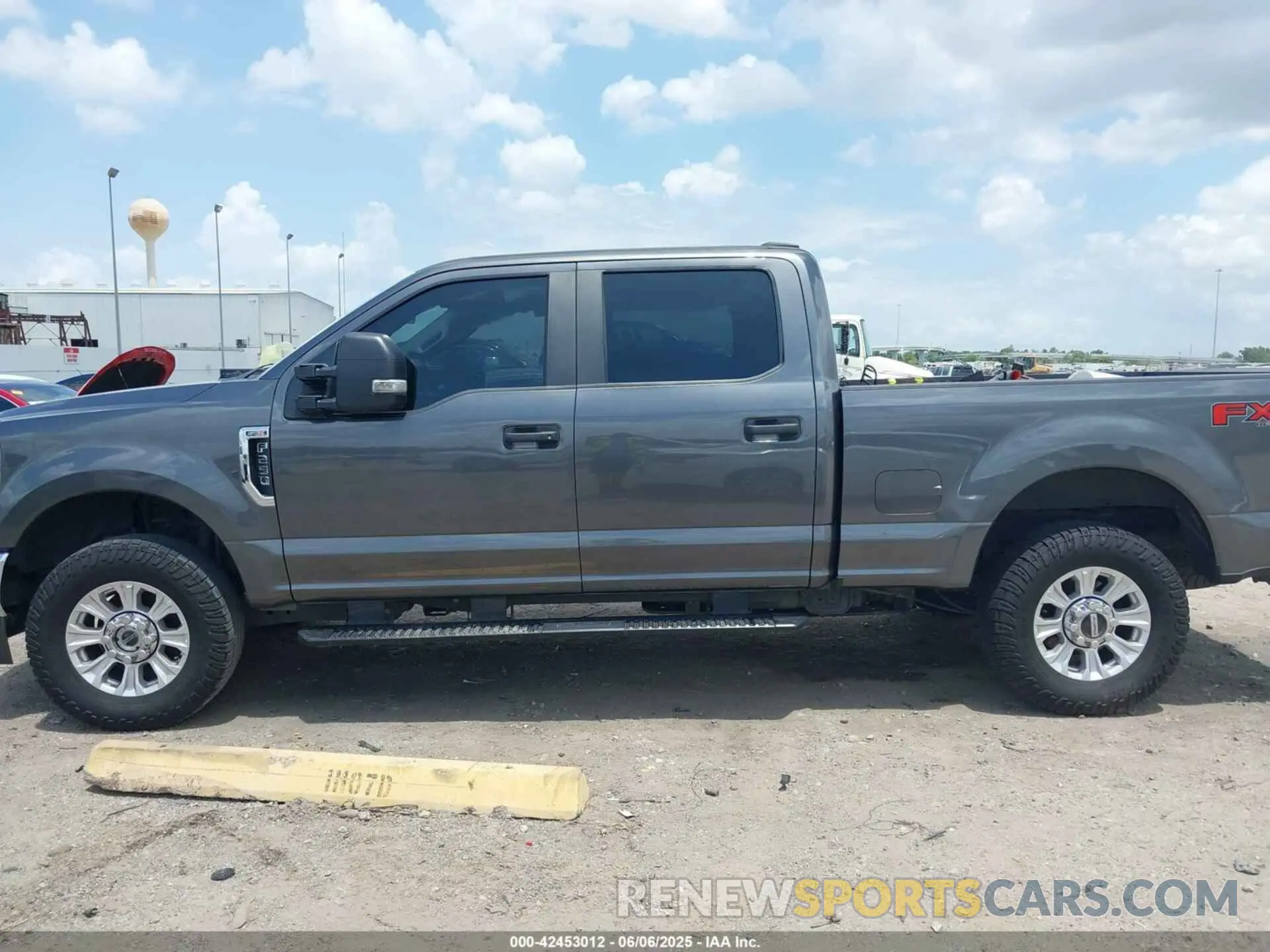 13 Photograph of a damaged car 1FT7W2B6XLEE74863 FORD F-250 2020