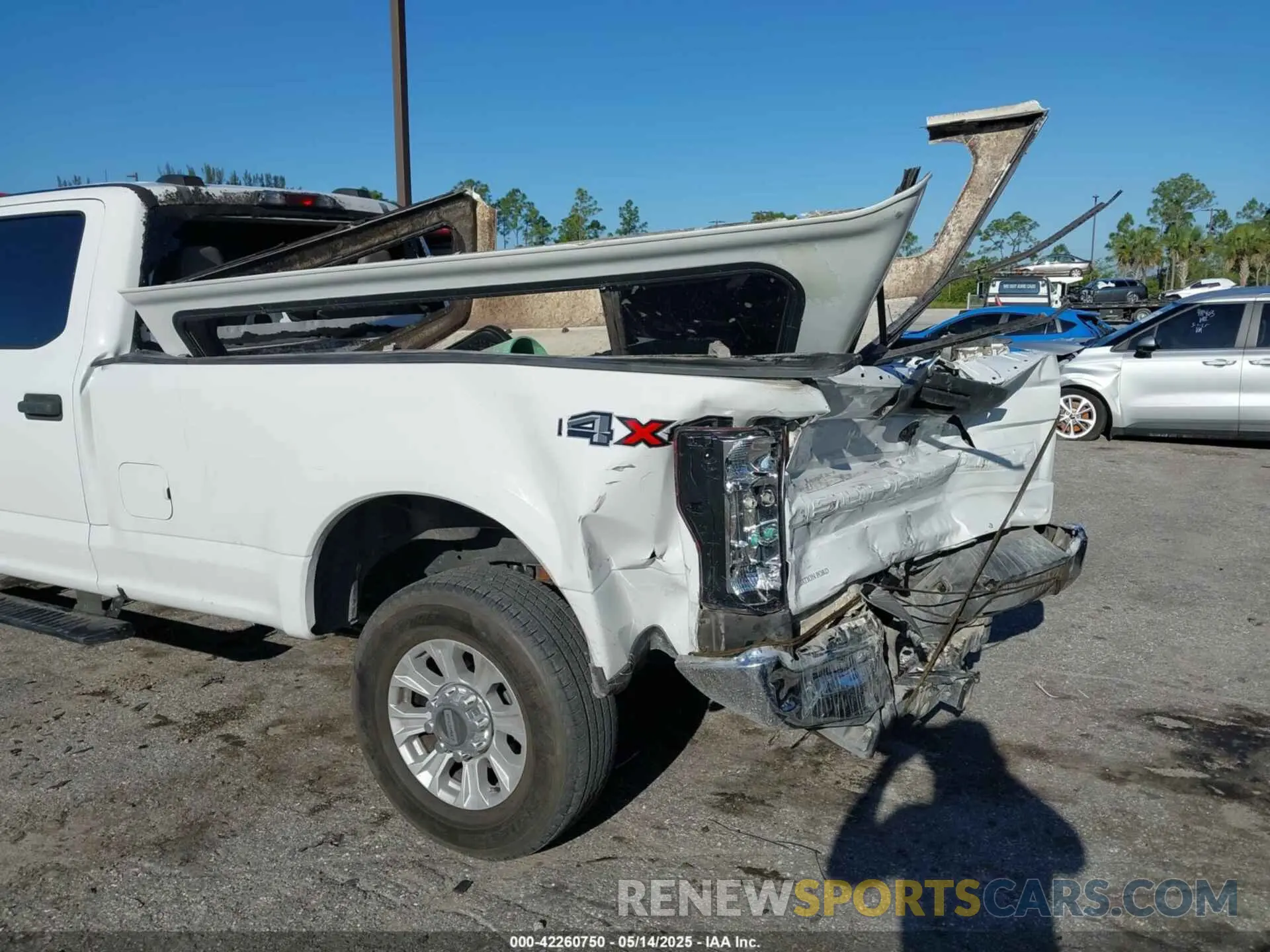 6 Photograph of a damaged car 1FT7W2BT3LEC85719 FORD F-250 2020