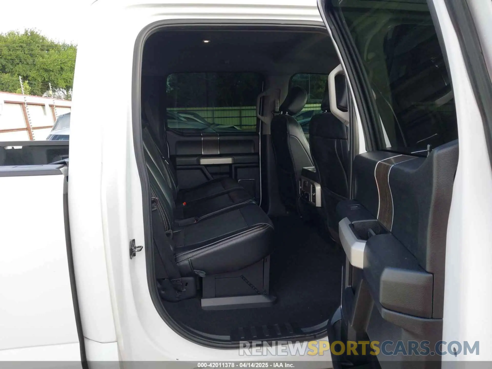 8 Photograph of a damaged car 1FT7W2BT4LED06061 FORD F-250 2020