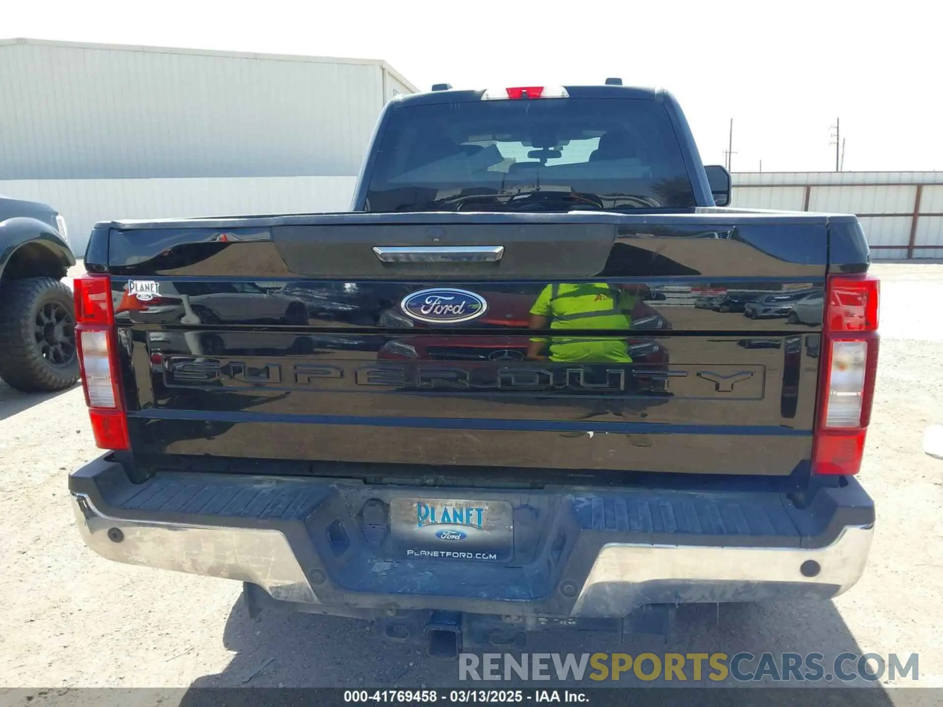 17 Photograph of a damaged car 1FT7W2BT4LEE84066 FORD F-250 2020