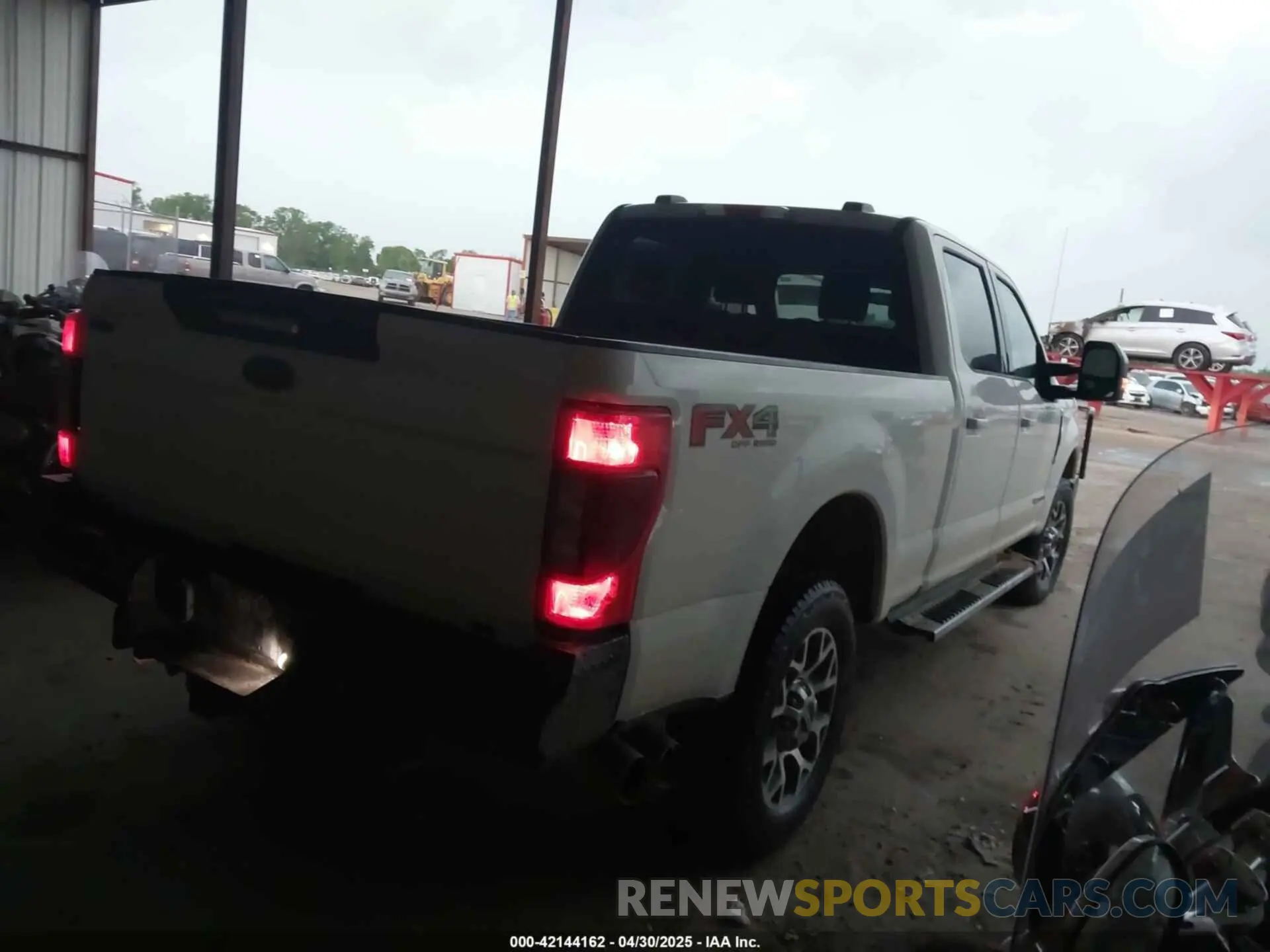 4 Photograph of a damaged car 1FT7W2BT8LEE44119 FORD F-250 2020