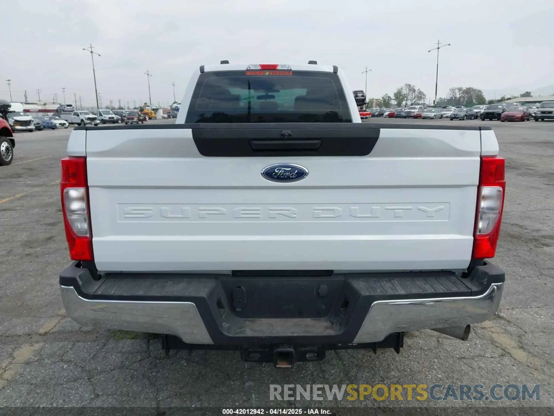 17 Photograph of a damaged car 1FT7X2A68LEE62306 FORD F-250 2020