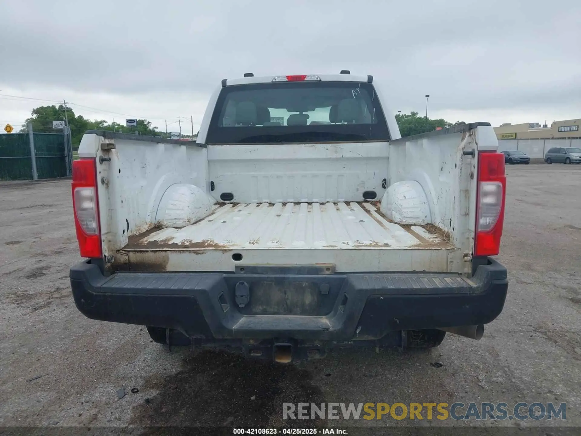 17 Photograph of a damaged car 1FT7X2B66LED41286 FORD F-250 2020