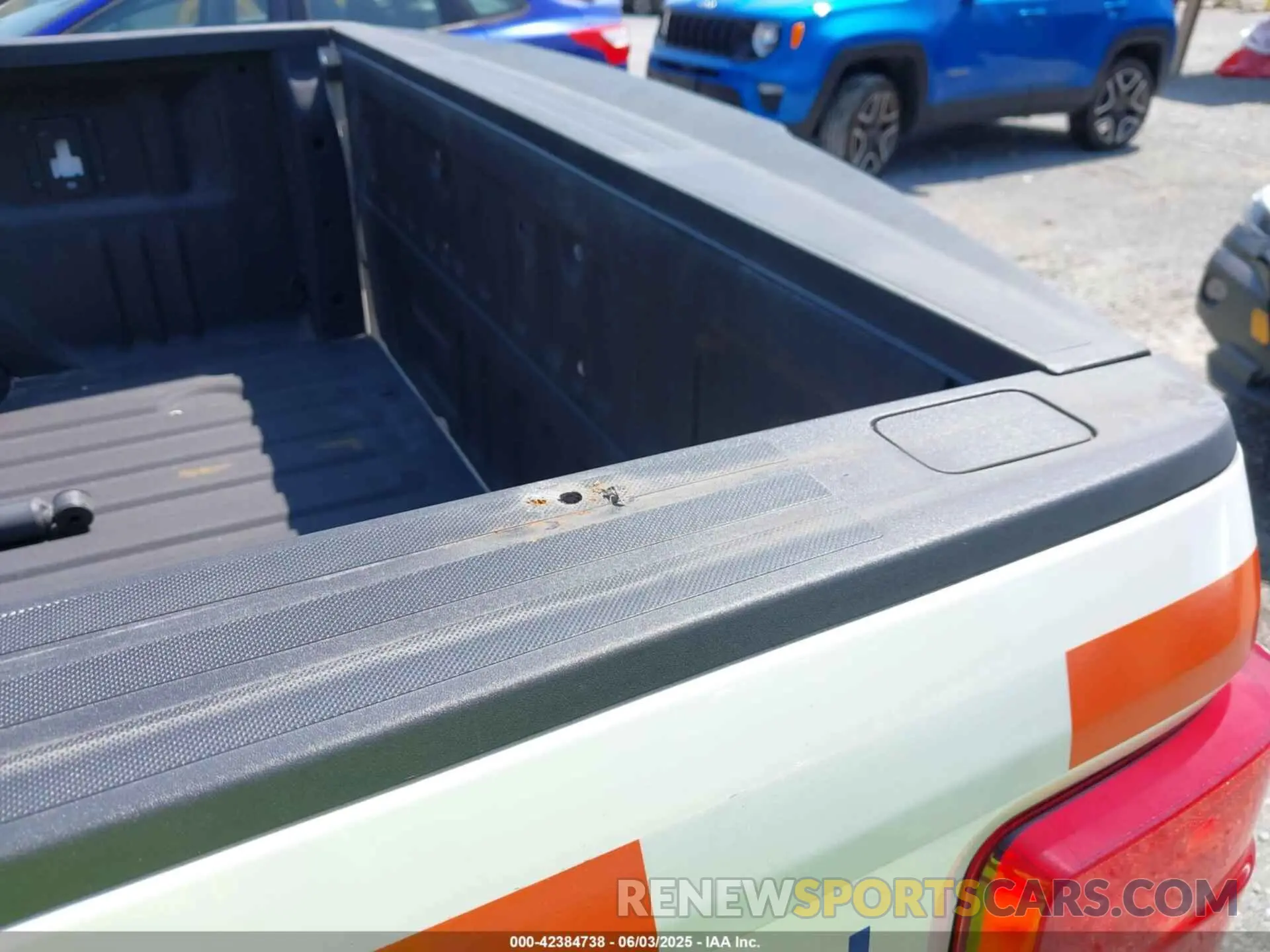 18 Photograph of a damaged car 1FT7X2BT0LEE50462 FORD F-250 2020