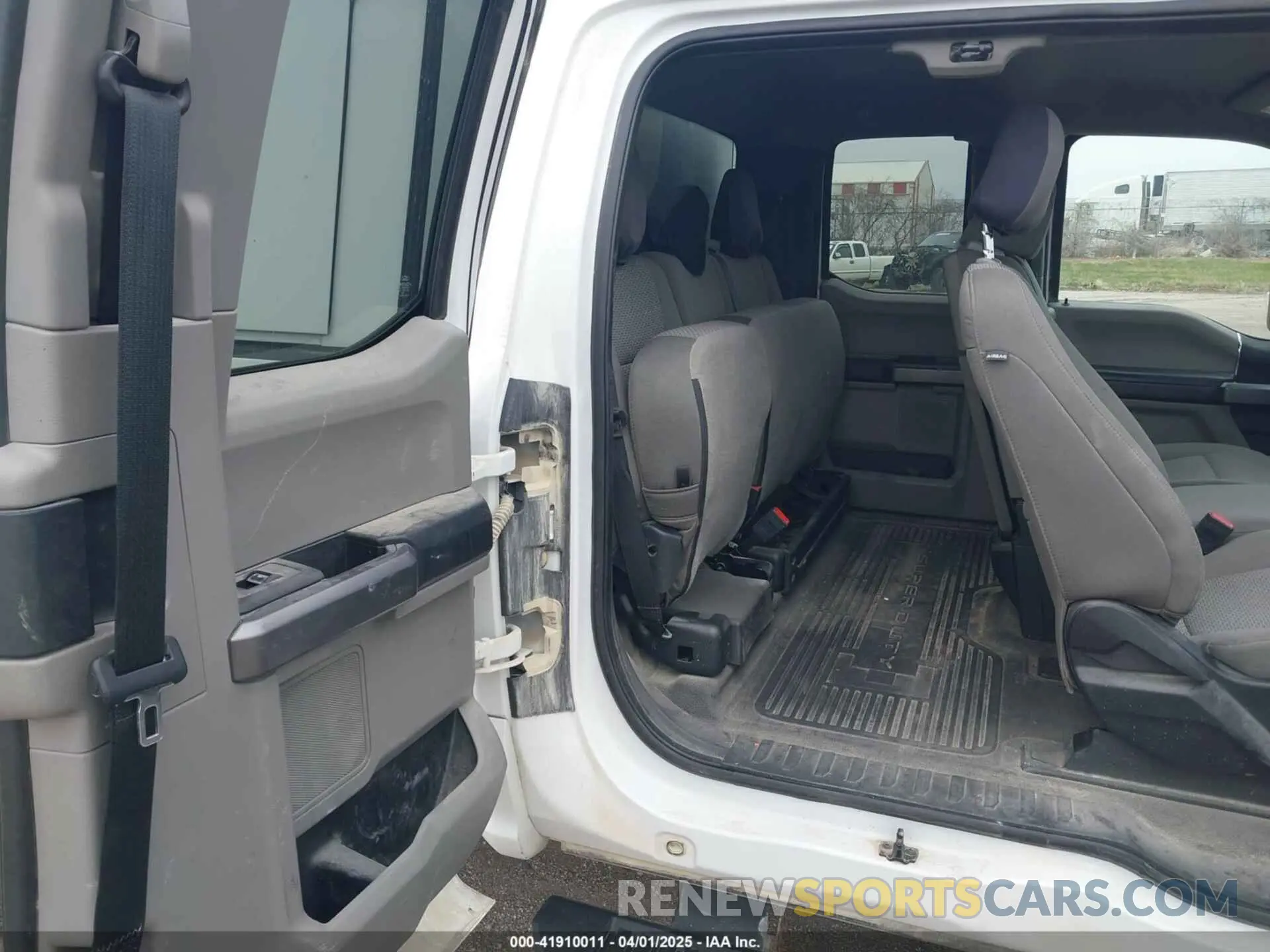 8 Photograph of a damaged car 1FT7X2BT6LED67442 FORD F-250 2020