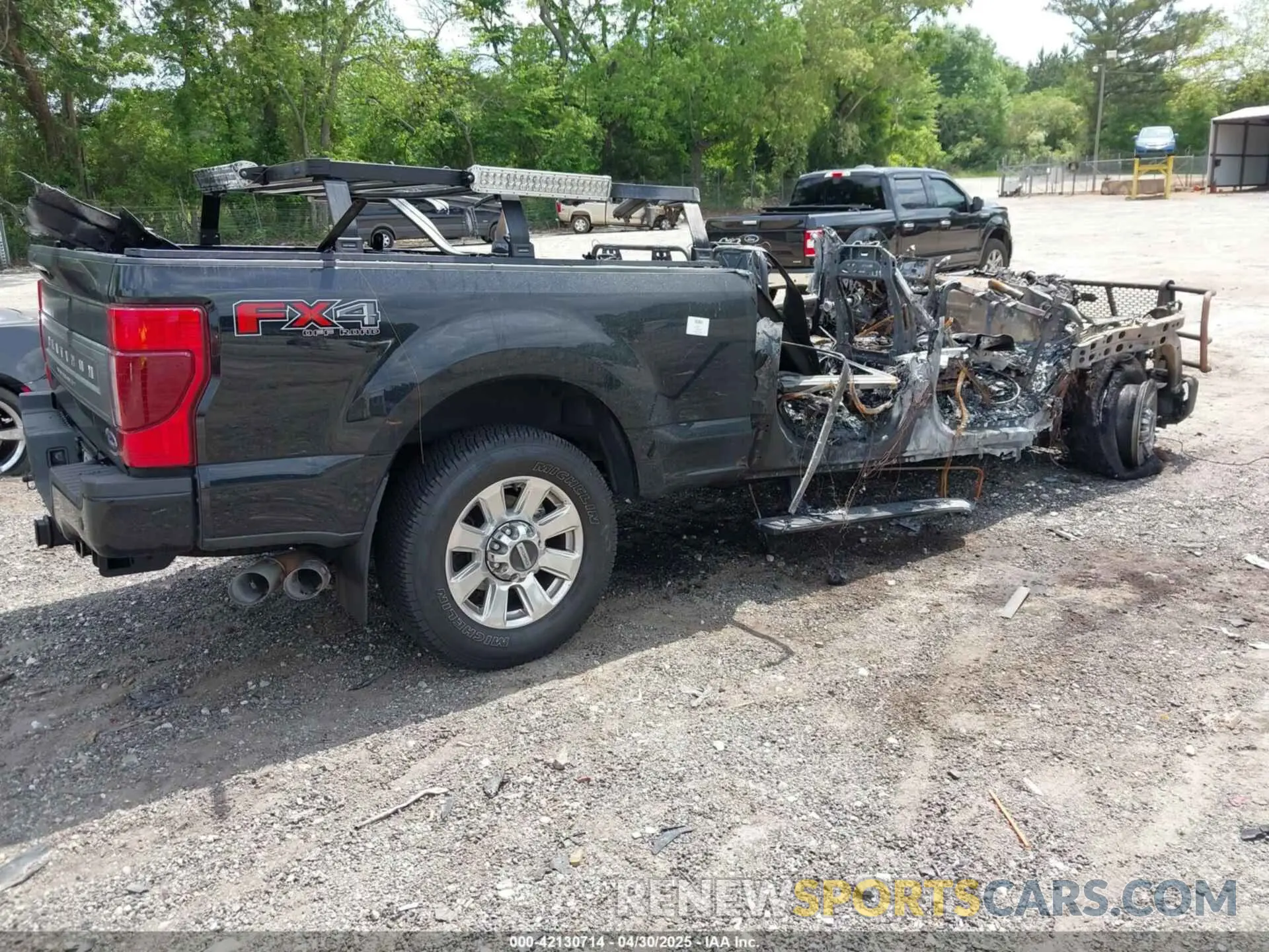 4 Photograph of a damaged car 1FT8W2BT1LEE35671 FORD F-250 2020