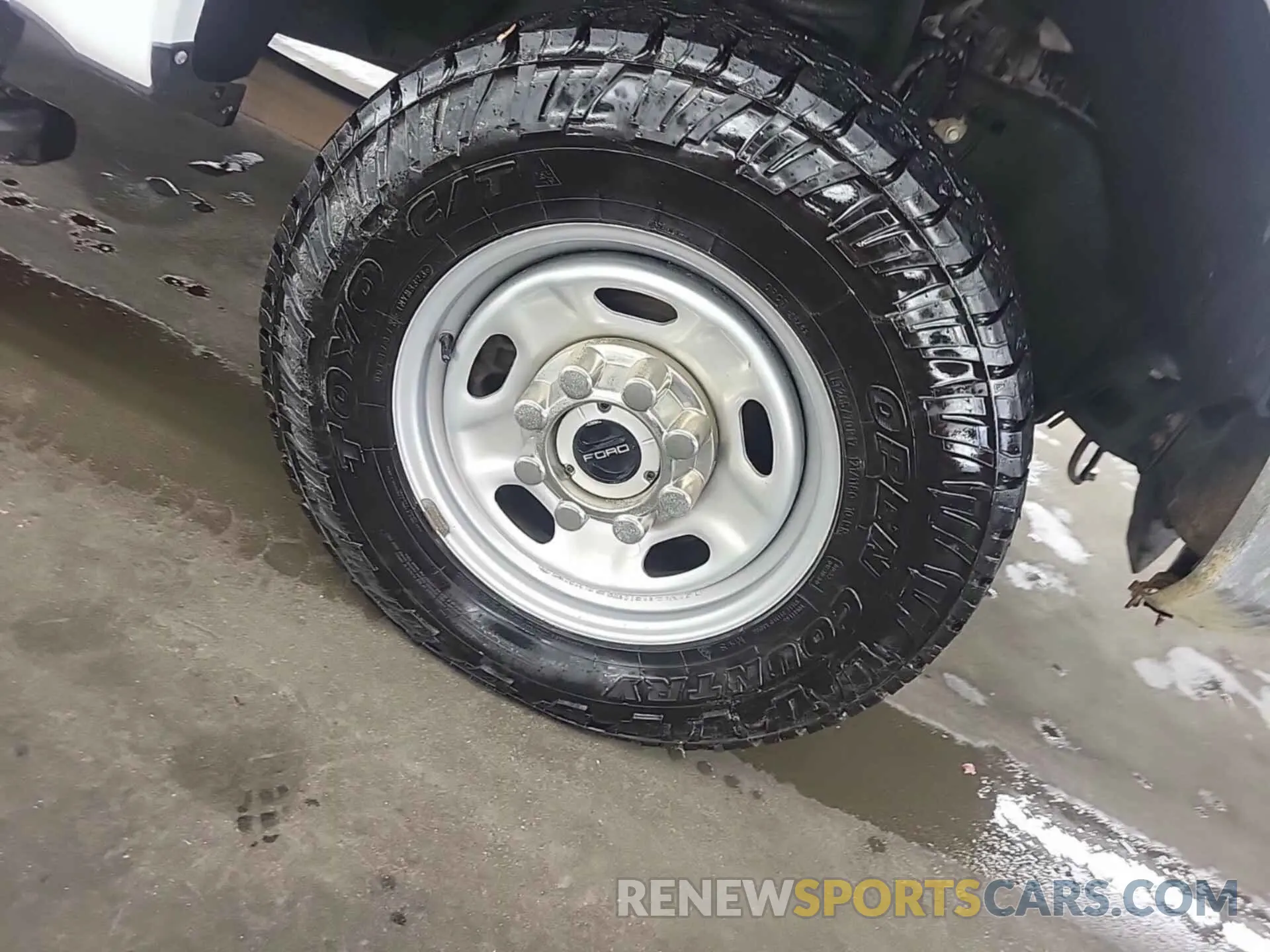27 Photograph of a damaged car 1FT8W2BT3LED69107 FORD F-250 2020