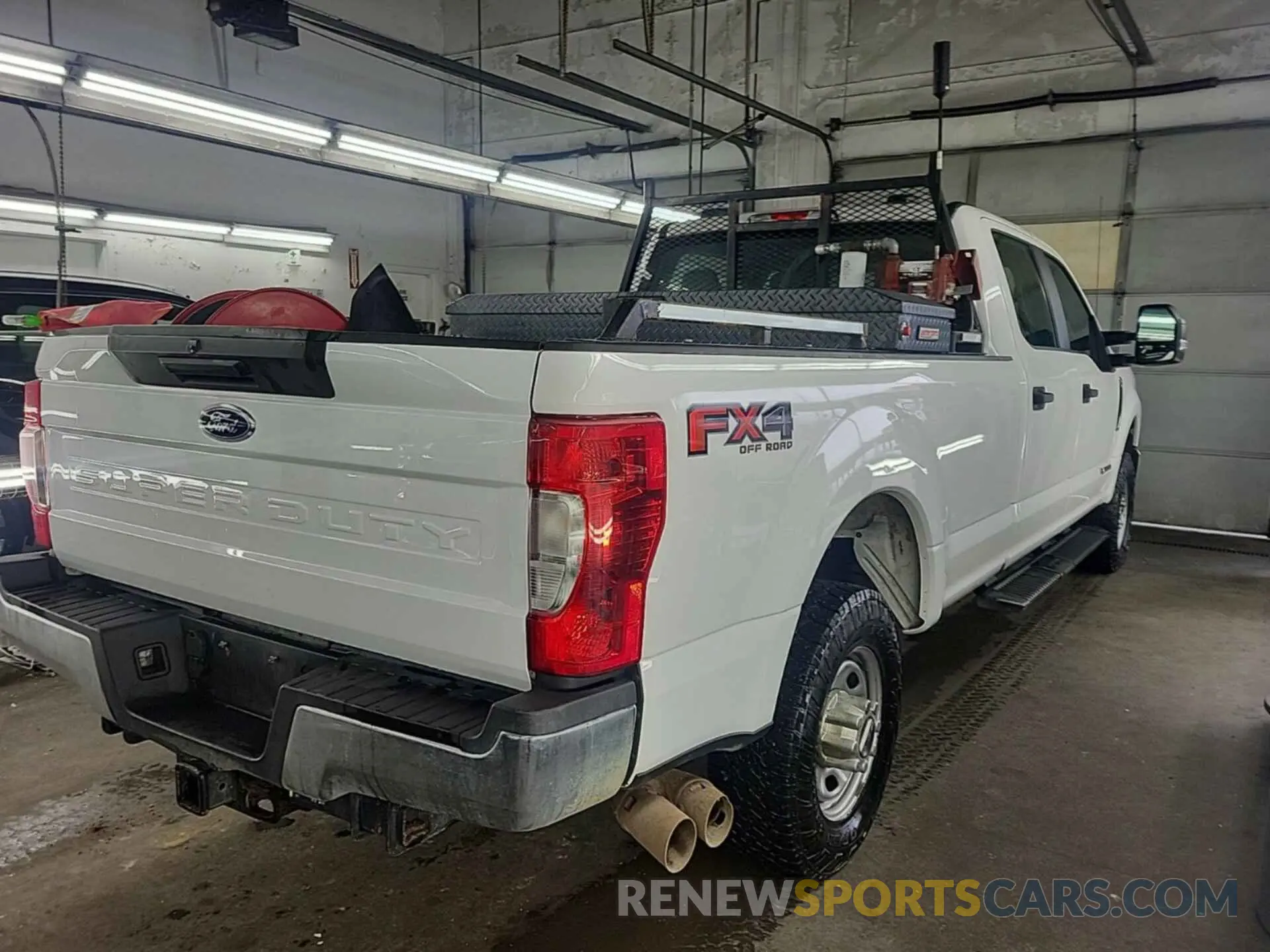 28 Photograph of a damaged car 1FT8W2BT3LED69107 FORD F-250 2020