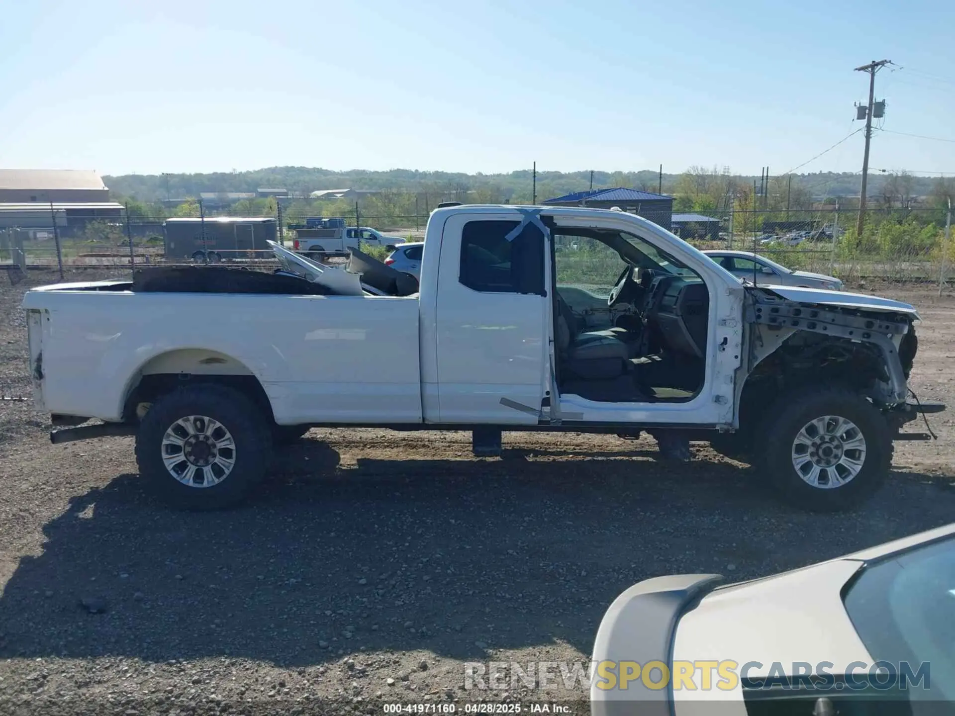 14 Photograph of a damaged car 1FT7X2B69MEE15401 FORD F-250 2021