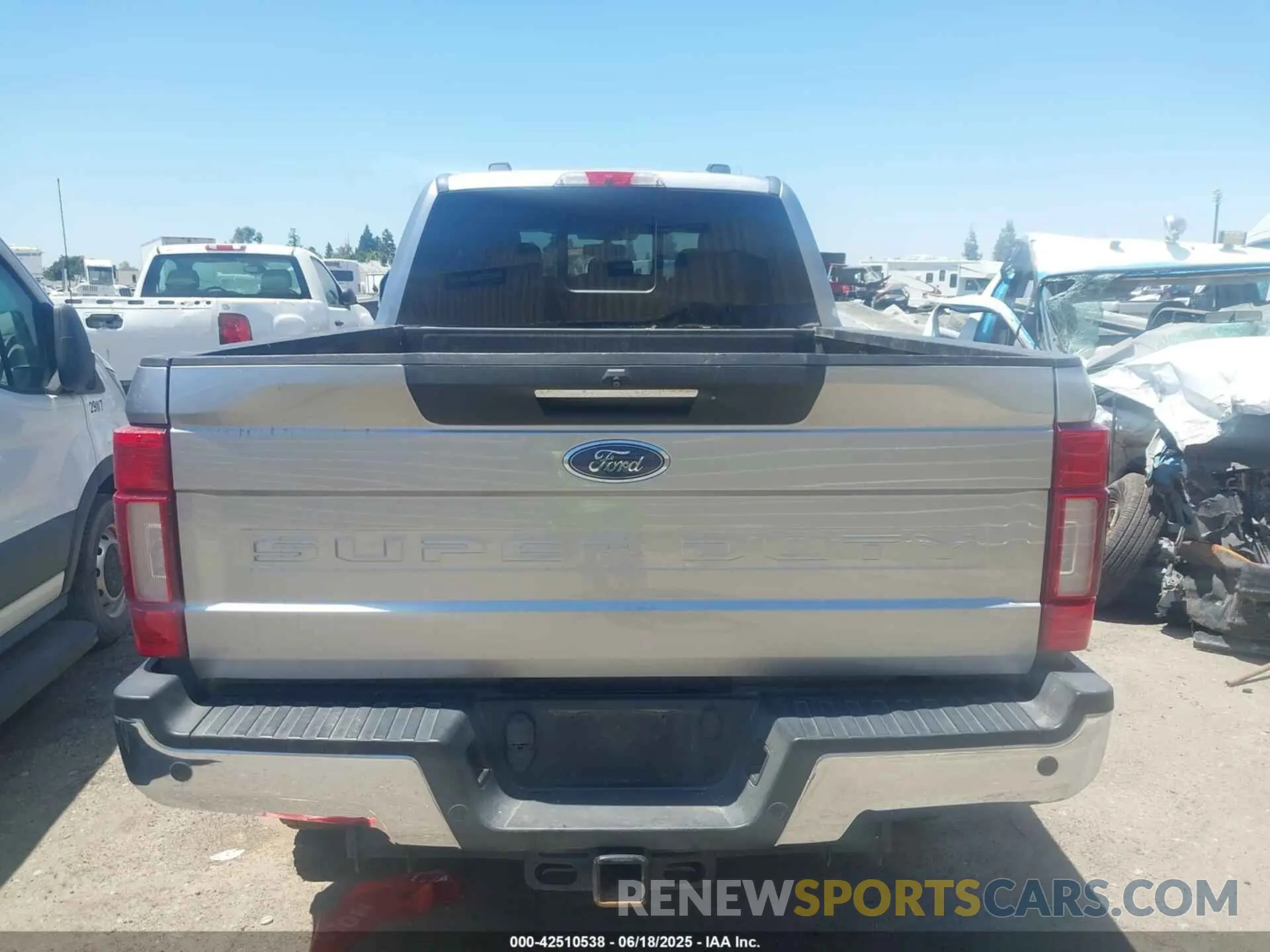 18 Photograph of a damaged car 1FT8W2BT1MEC08112 FORD F-250 2021