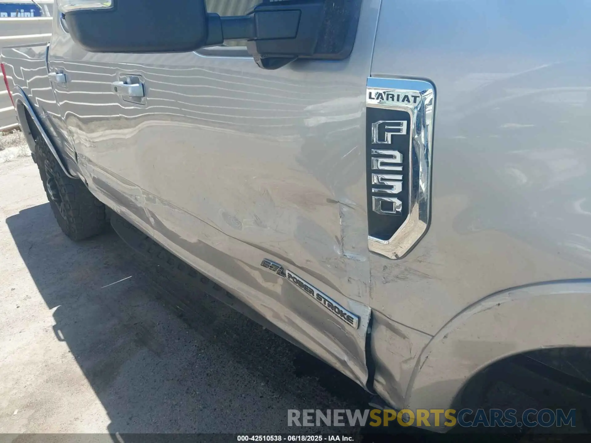 19 Photograph of a damaged car 1FT8W2BT1MEC08112 FORD F-250 2021