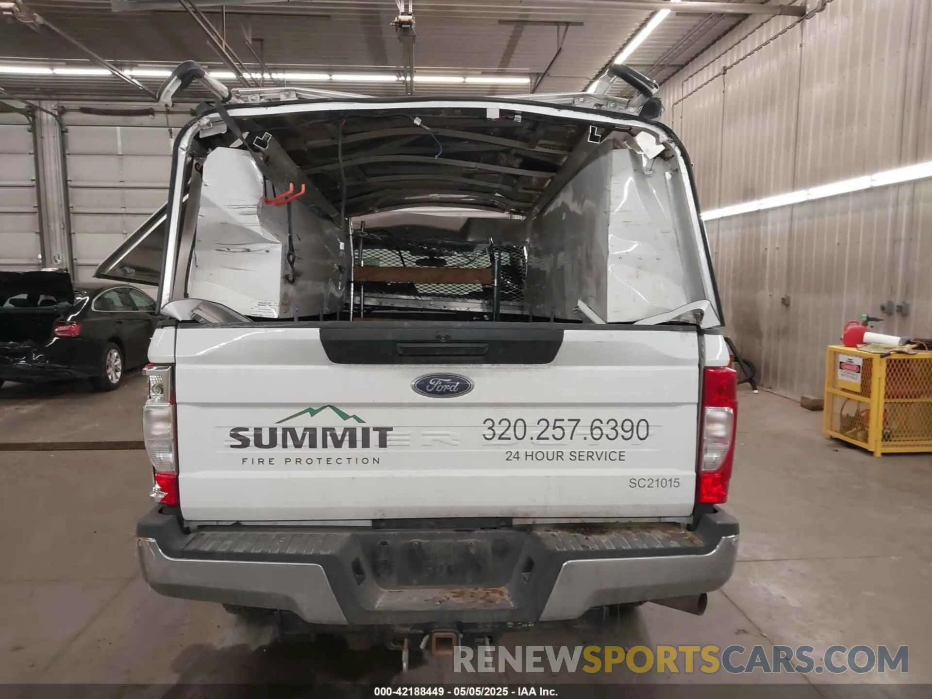 17 Photograph of a damaged car 1FTBF2A60MED45575 FORD F-250 2021