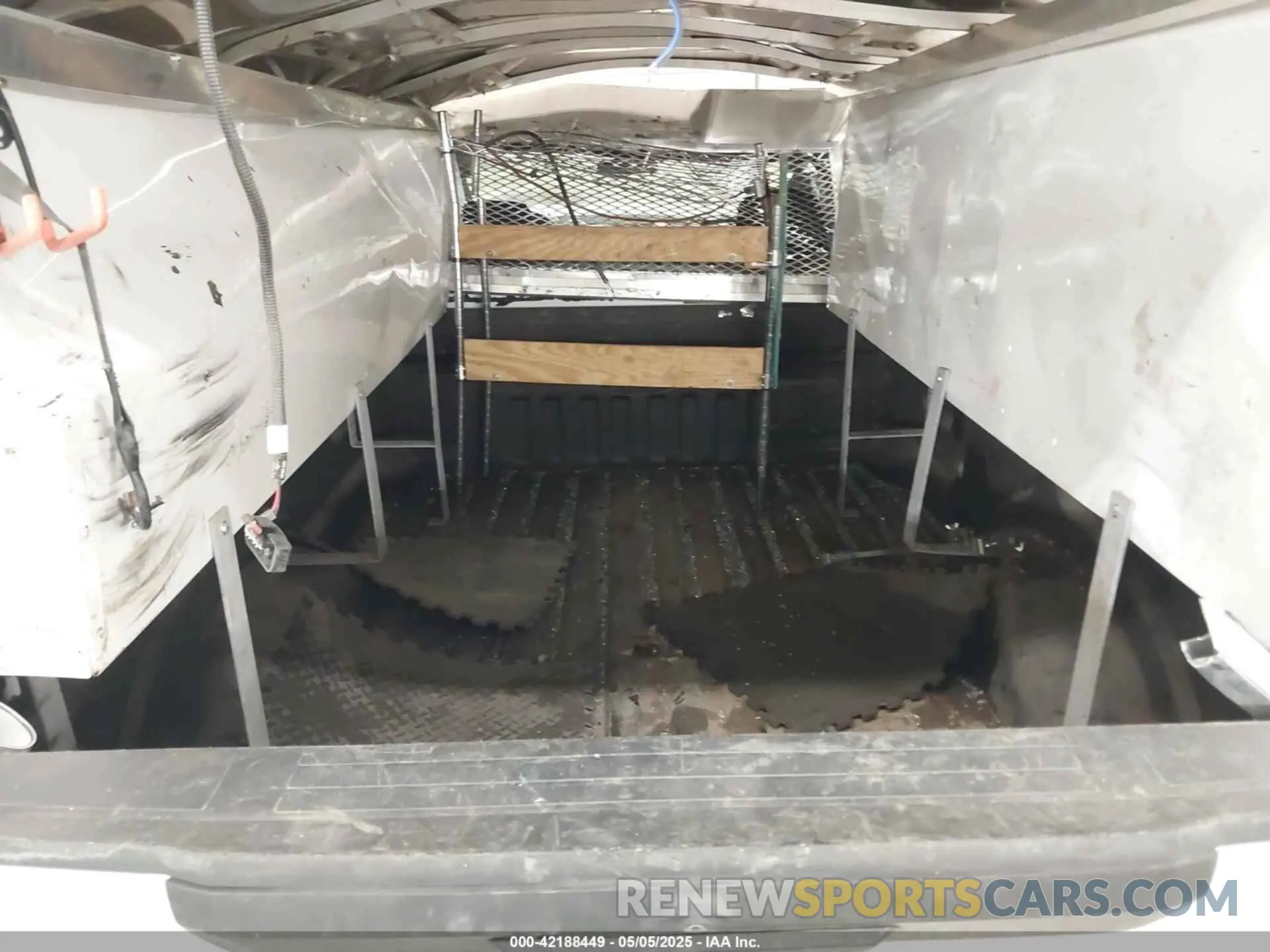 18 Photograph of a damaged car 1FTBF2A60MED45575 FORD F-250 2021