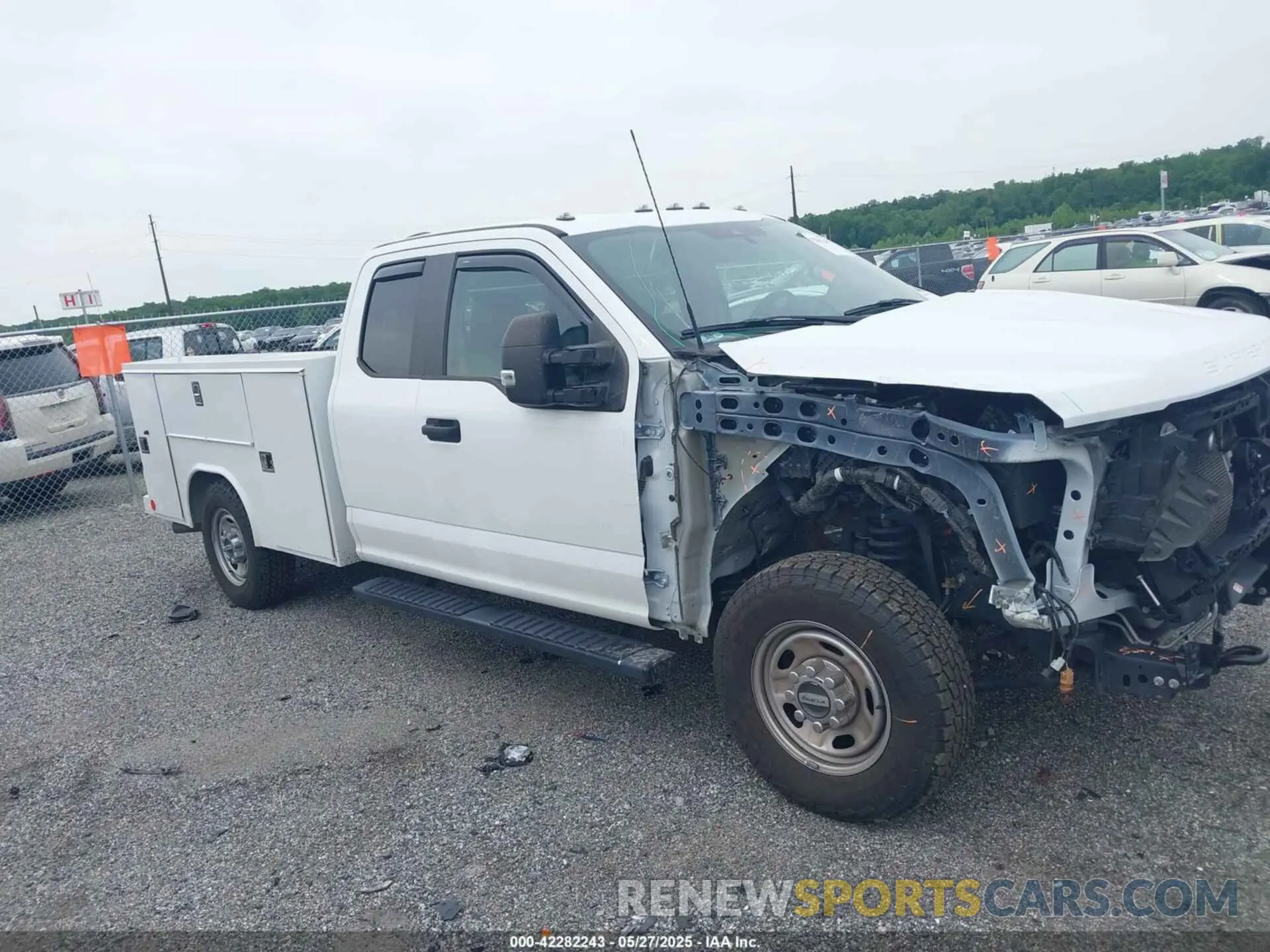 13 Photograph of a damaged car 1FD7X2A60NEF34999 FORD F-250 2022
