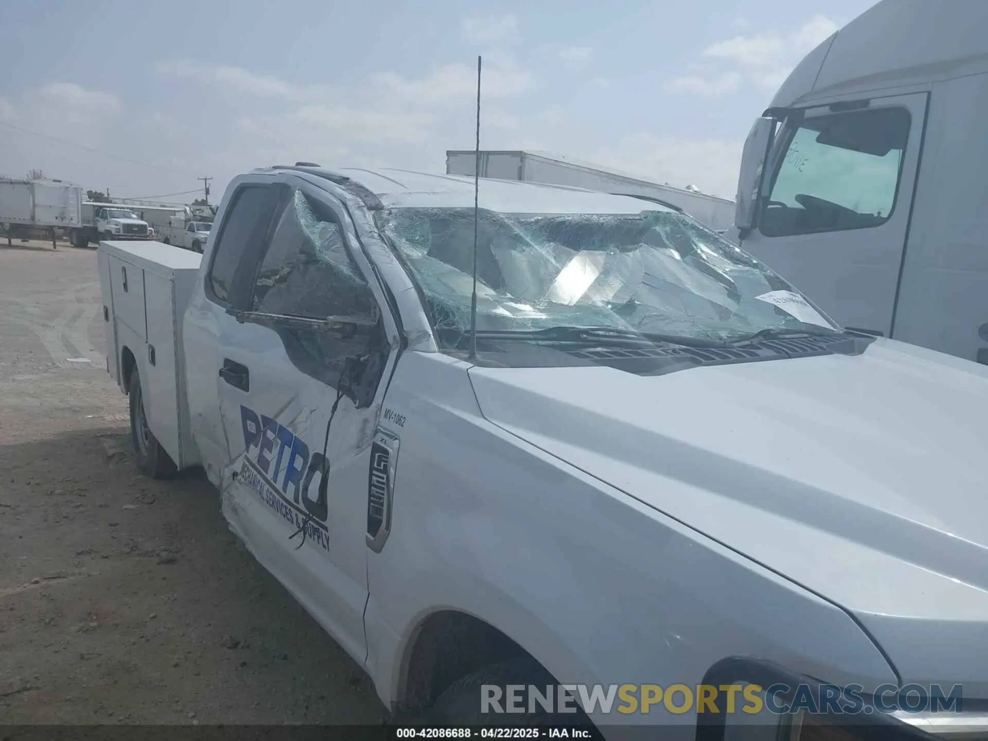 6 Photograph of a damaged car 1FD7X2A60NEF90764 FORD F-250 2022