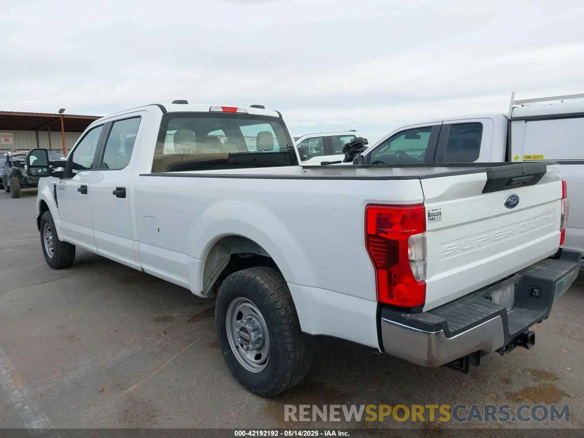 13 Photograph of a damaged car 1FT7W2A60NEF40017 FORD F-250 2022