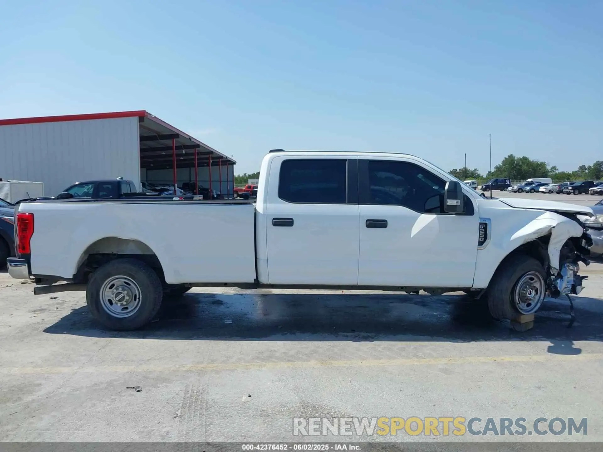 13 Photograph of a damaged car 1FT7W2A62NEF64075 FORD F-250 2022