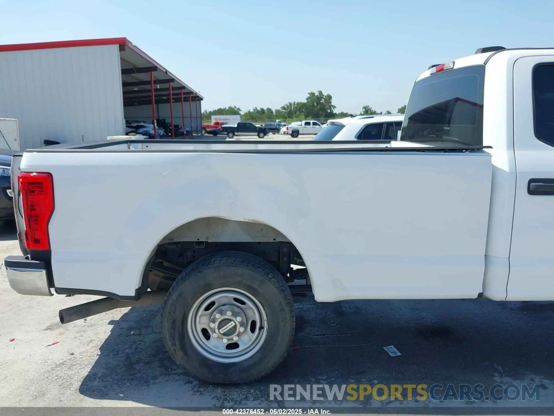 17 Photograph of a damaged car 1FT7W2A62NEF64075 FORD F-250 2022