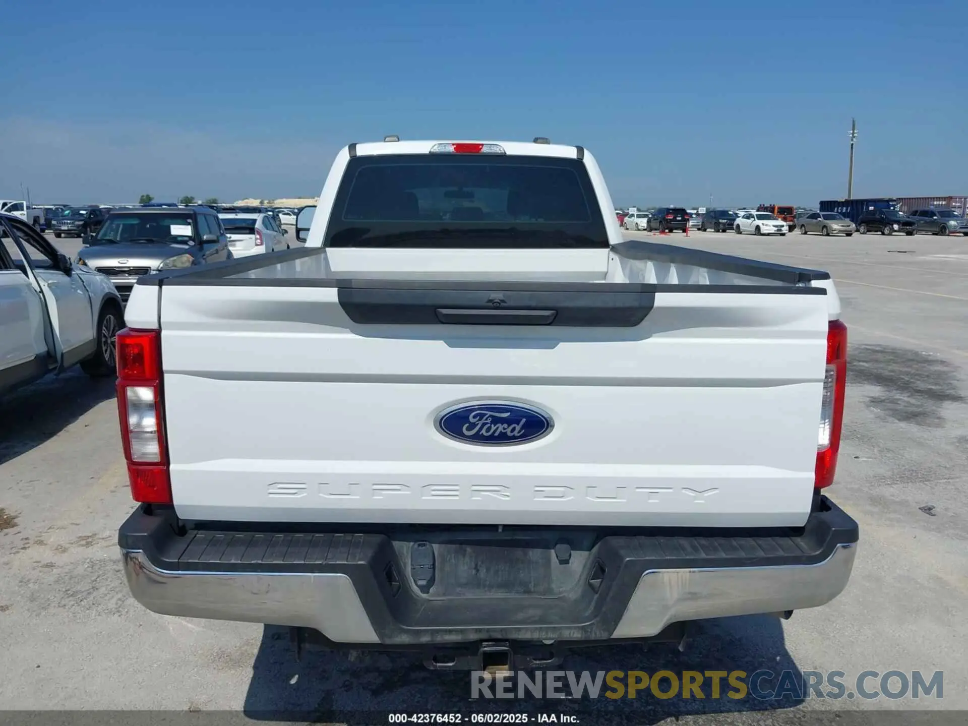 18 Photograph of a damaged car 1FT7W2A62NEF64075 FORD F-250 2022